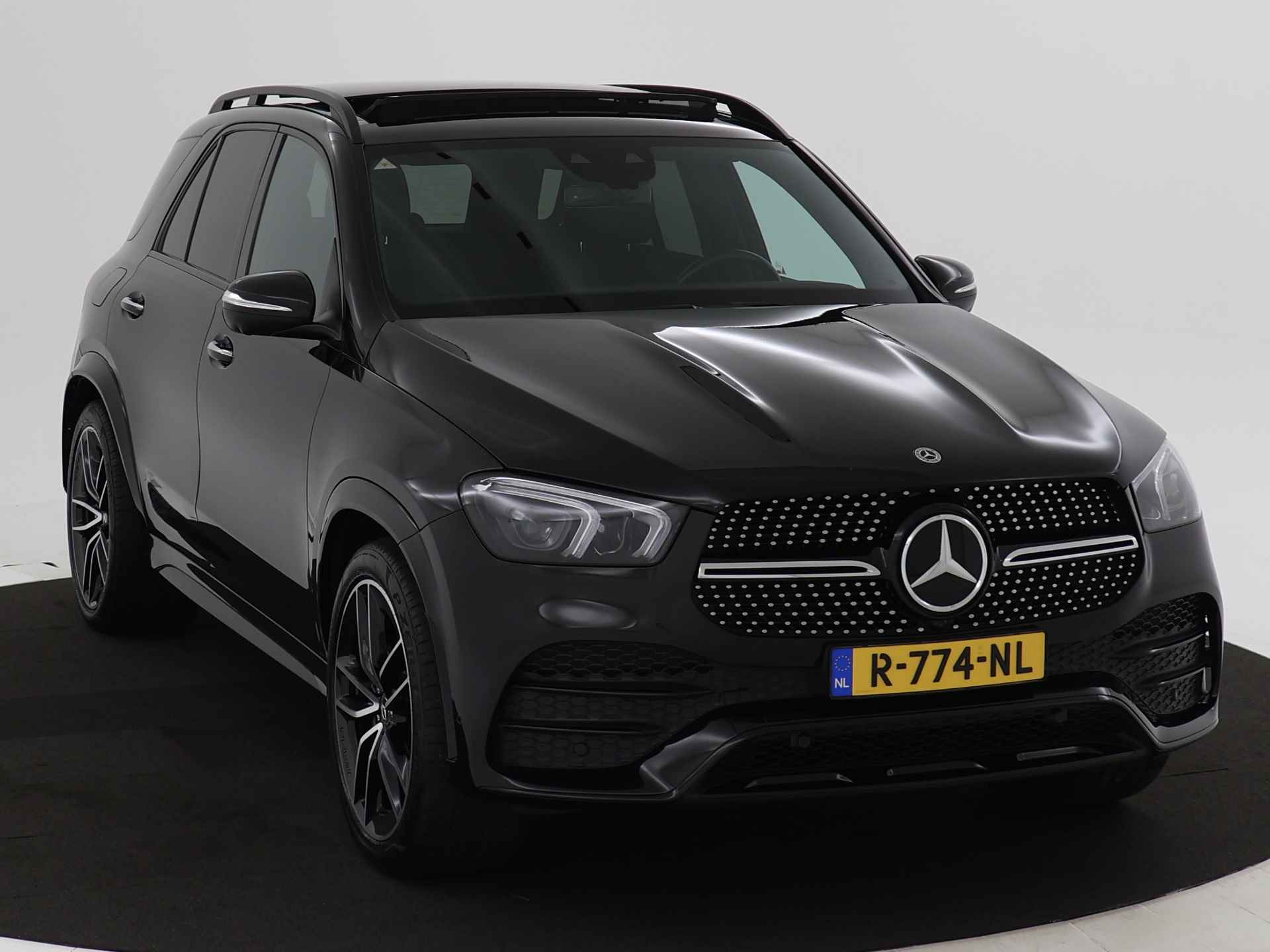 Mercedes-Benz GLE 350 e 4MATIC Premium Plus AMG | Panoramadak | Burmester | Trekhaak | Luchtvering | Memory Stoelen | 22 inch. Lichtmetalen velgen | Distronic | Navigatie | Parkings support met camera | Inclusief 24 maanden Mercedes-Benz Certified garantie voor Europa. - 29/46