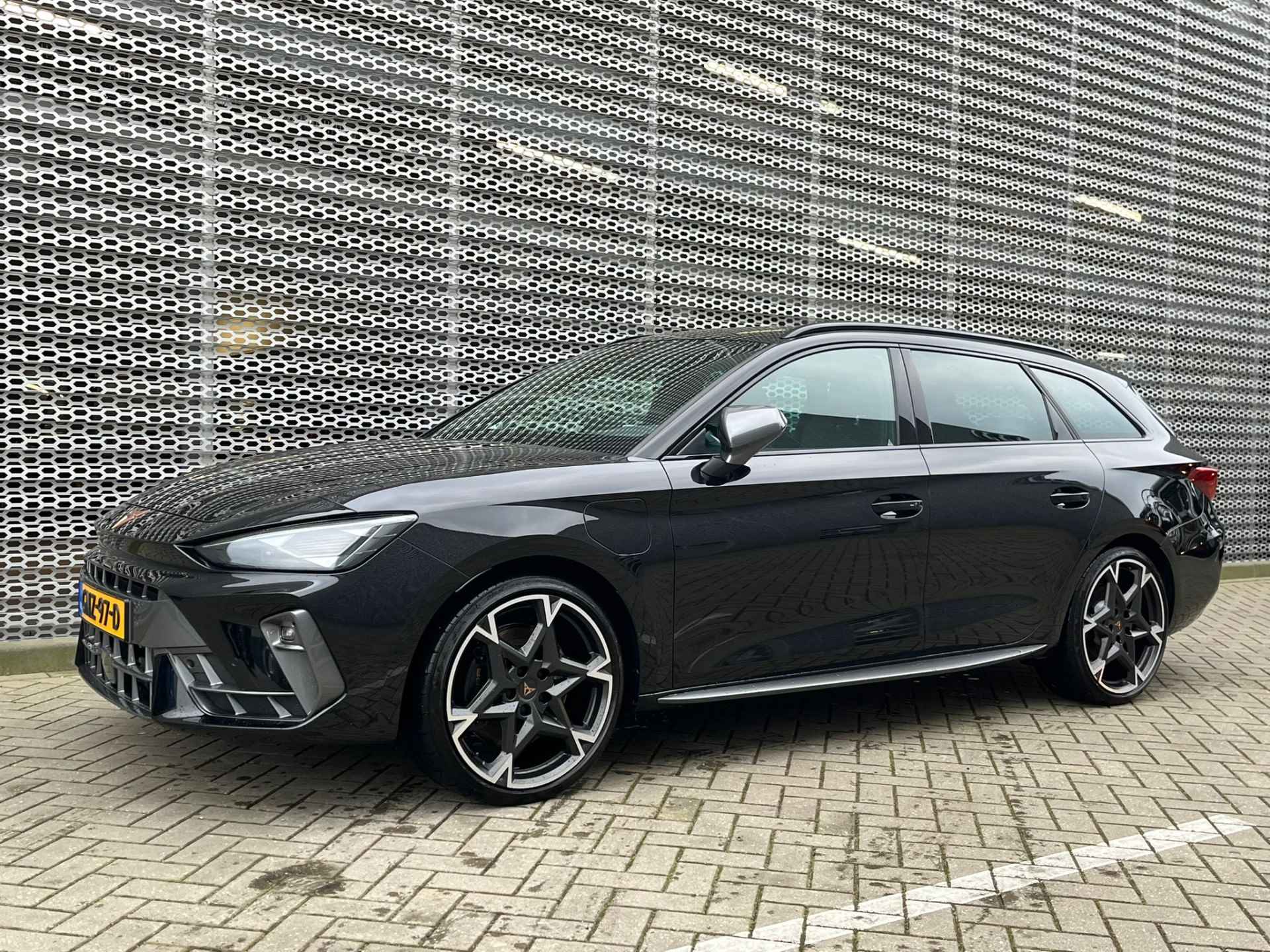 CUPRA Leon Sportstourer 1.5 TSI e-Hybrid VZ Performance 272PK / Pano / Memory seats L+R/ Parkeersensoren V+A / Camera / Senheiser / Stoel en  stuurverwarming / - 5/31