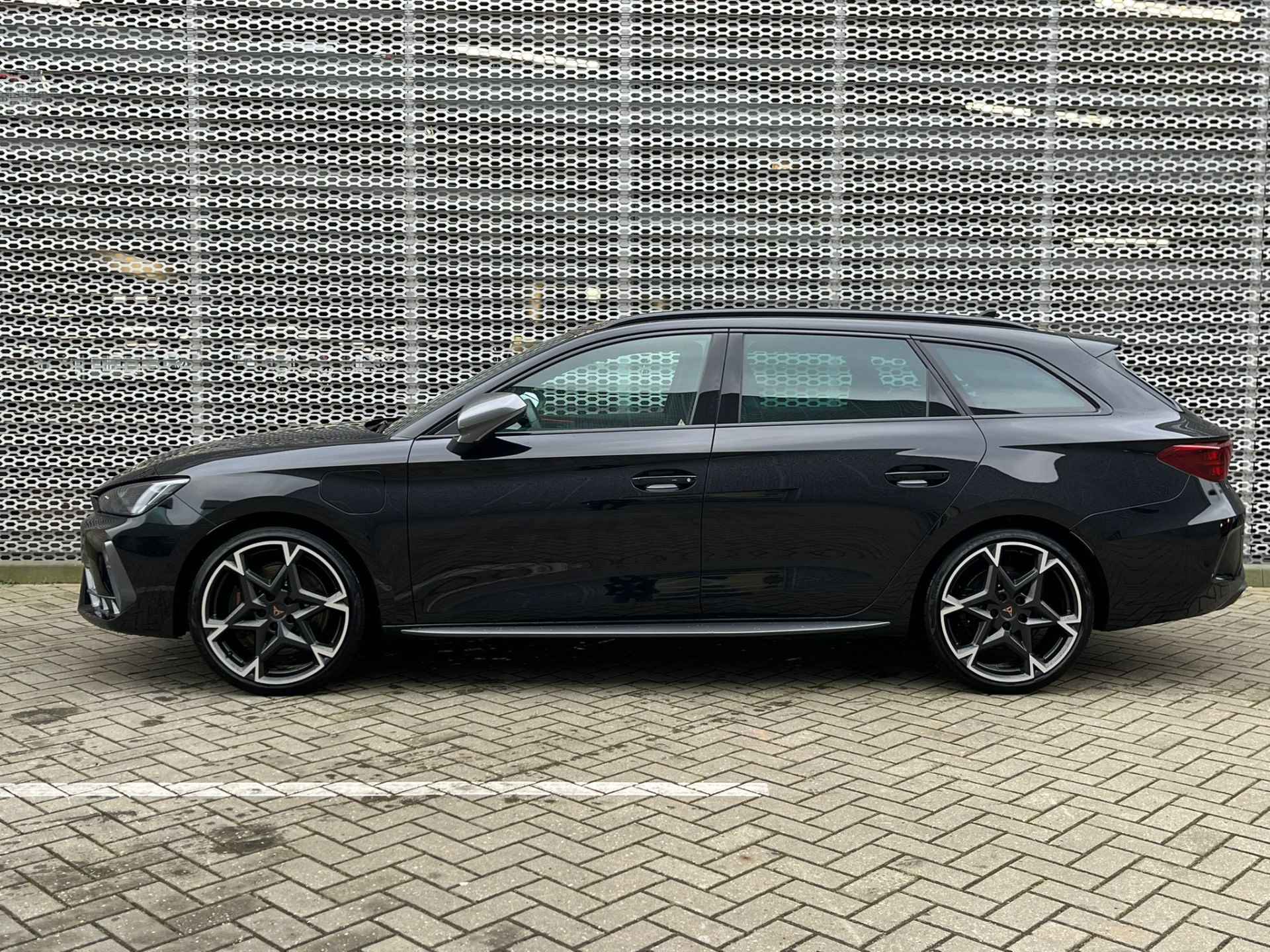 CUPRA Leon Sportstourer 1.5 TSI e-Hybrid VZ Performance 272PK / Pano / Memory seats L+R/ Parkeersensoren V+A / Camera / Senheiser / Stoel en  stuurverwarming / - 6/31