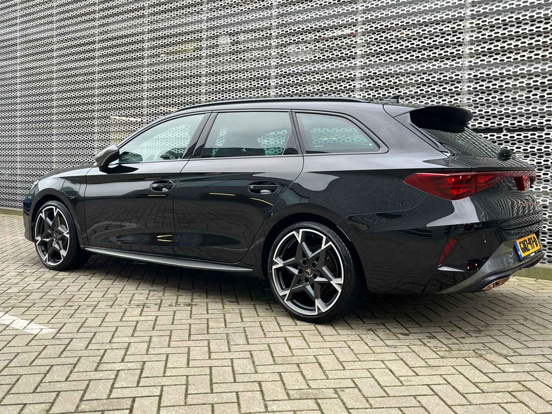 CUPRA Leon Sportstourer 1.5 TSI e-Hybrid VZ Performance 272PK / Pano / Memory seats L+R/ Parkeersensoren V+A / Camera / Senheiser / Stoel en  stuurverwarming / - 7/31