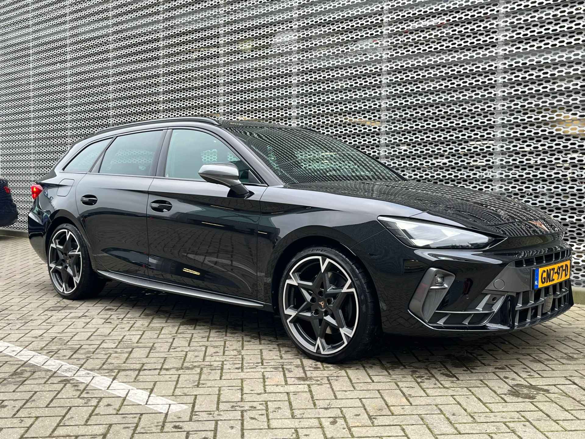 CUPRA Leon Sportstourer 1.5 TSI e-Hybrid VZ Performance 272PK / Pano / Memory seats L+R/ Parkeersensoren V+A / Camera / Senheiser / Stoel en  stuurverwarming / - 10/31