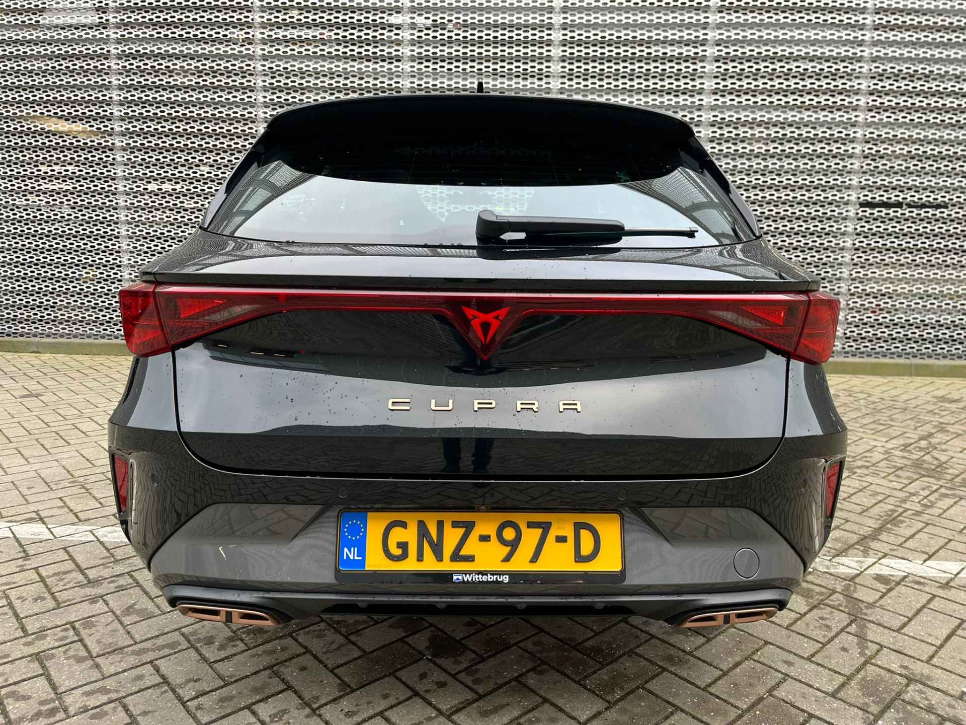 CUPRA Leon Sportstourer 1.5 TSI e-Hybrid VZ Performance 272PK / Pano / Memory seats L+R/ Parkeersensoren V+A / Camera / Senheiser / Stoel en  stuurverwarming / - 12/31