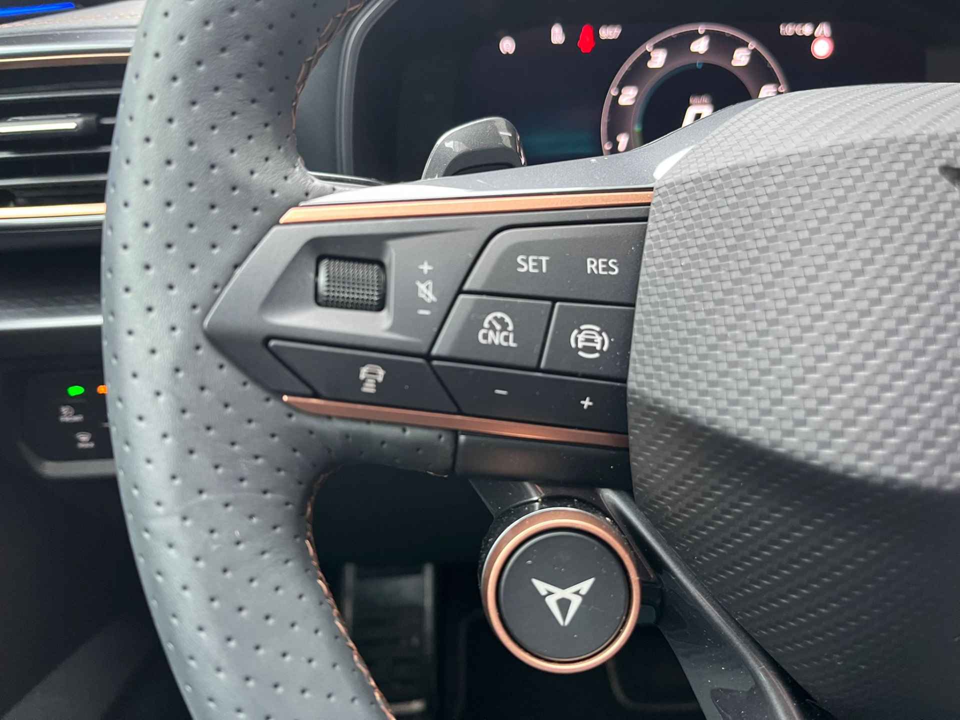 CUPRA Leon Sportstourer 1.5 TSI e-Hybrid VZ Performance 272PK / Pano / Memory seats L+R/ Parkeersensoren V+A / Camera / Senheiser / Stoel en  stuurverwarming / - 20/31