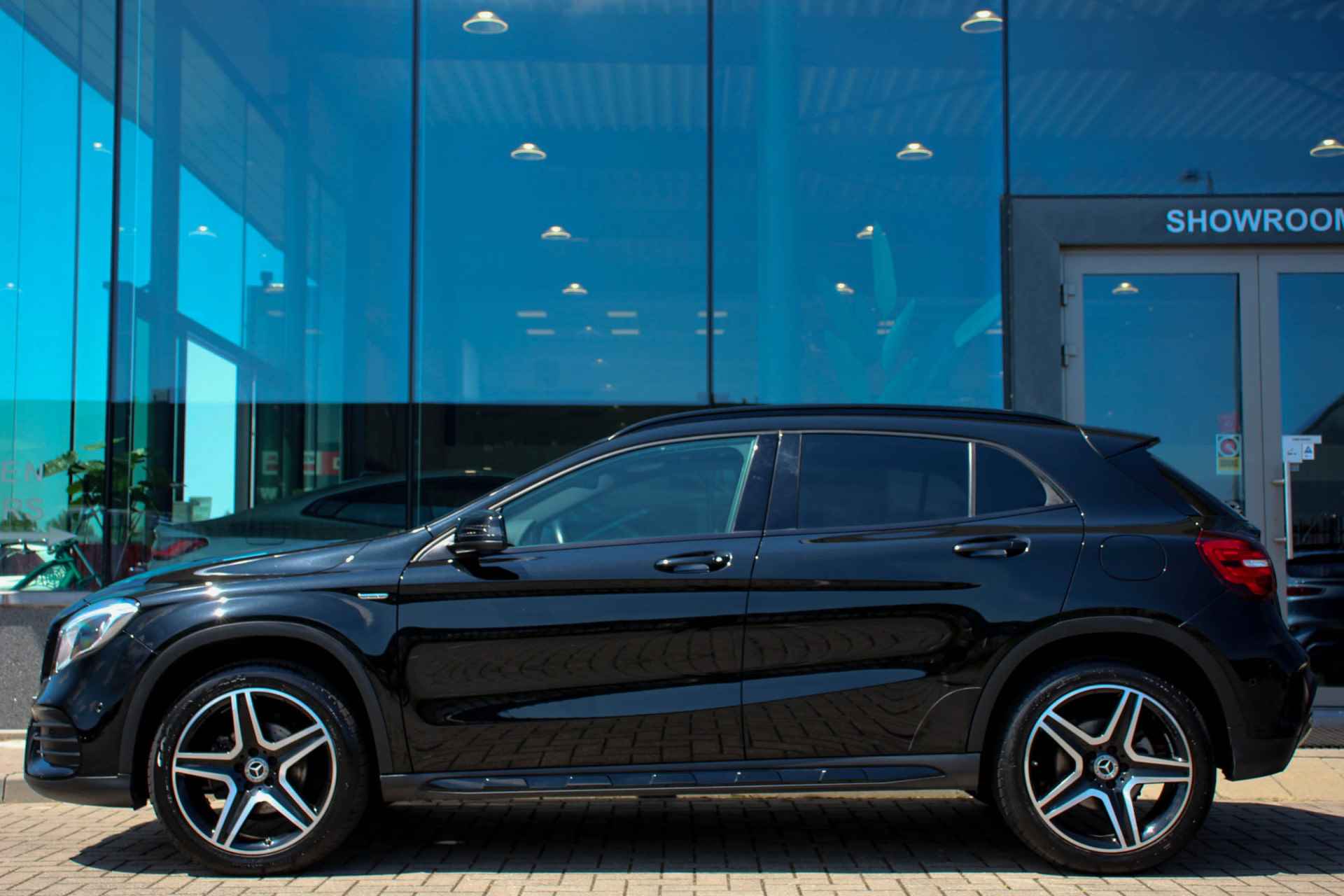 Mercedes-Benz GLA 180 AMG Night Edition | 19'' | Camera | Stoelverwarming - 7/43