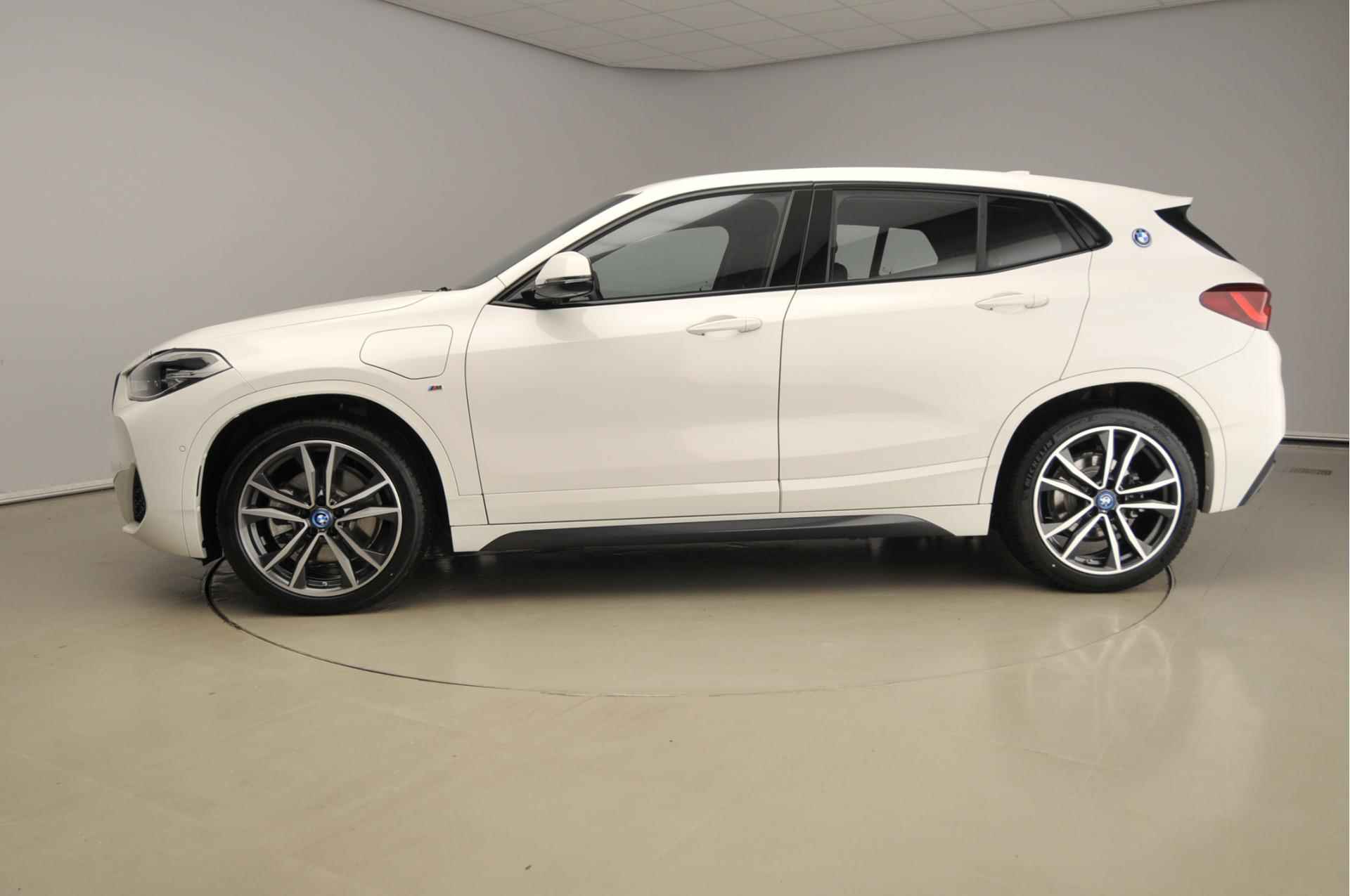 BMW X2 xDrive25e M-Sportpakket | LED | Leder | HUD | Stoelverwarming | DAB | Hifi speakers | Alu 19 inch | Showroom Sale - 3/39