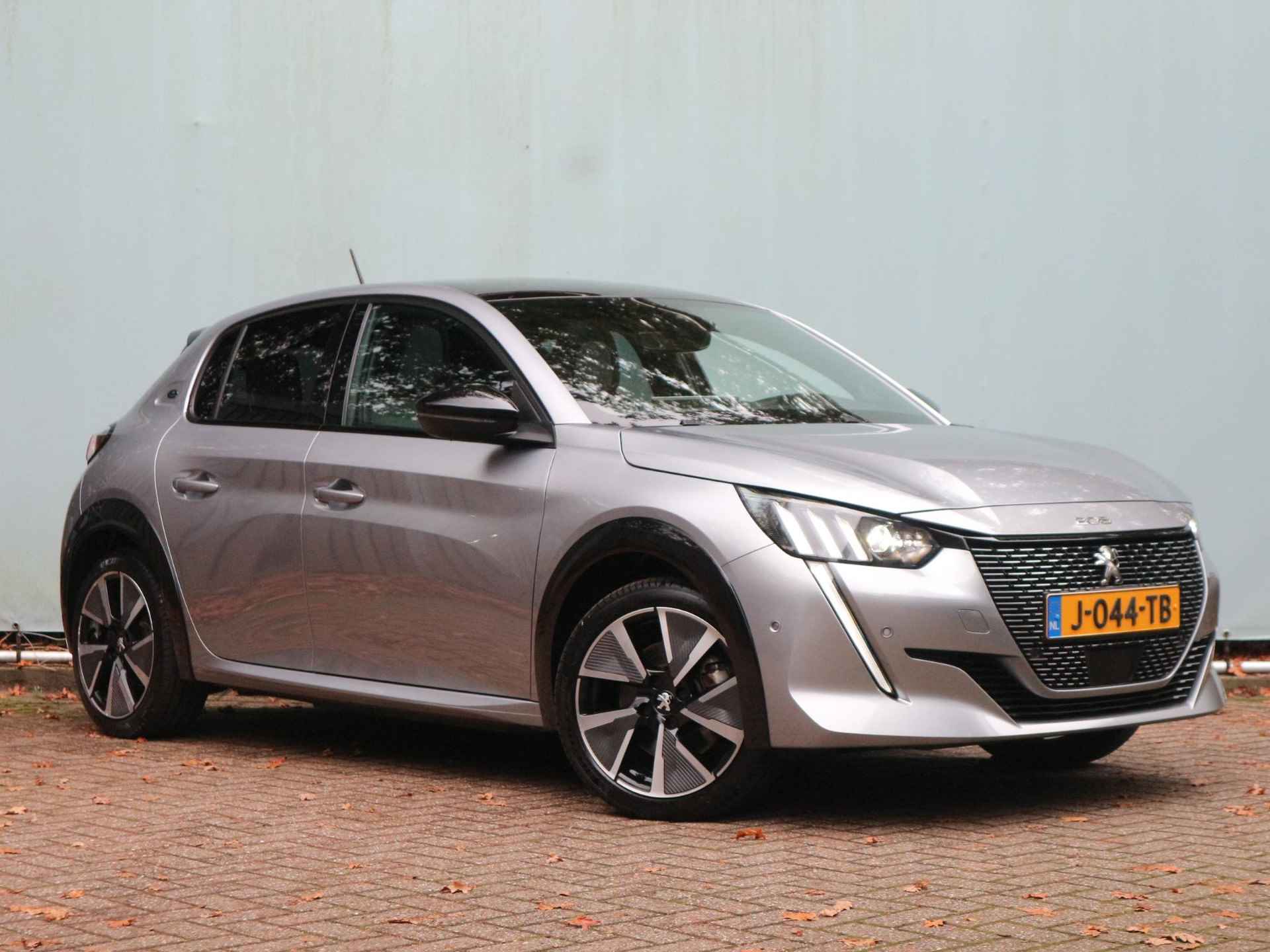 Peugeot e-208 EV GT 350 50 kWh / 3-fase / Panoramadak / Stoelverwarming / Full LED - 31/43