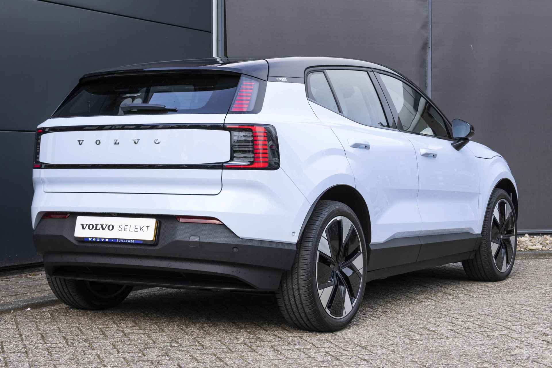 Volvo EX30 Twin Motor Performance Ultra 69 kWh | Warmtepomp | Camera voor en achter | Harman Kardon soundbar | Nordico interieur | 20" Lichtmetalen velgen | Stoel- en stuurverwarming - 4/44