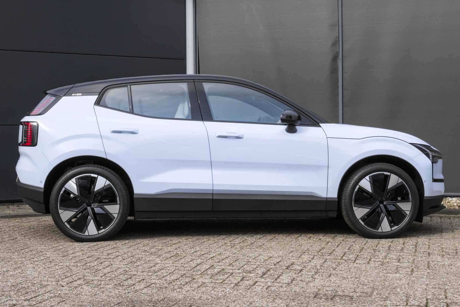 Volvo EX30 Twin Motor Performance Ultra 69 kWh | Warmtepomp | Camera voor en achter | Harman Kardon soundbar | Nordico interieur | 20" Lichtmetalen velgen | Stoel- en stuurverwarming - 6/44