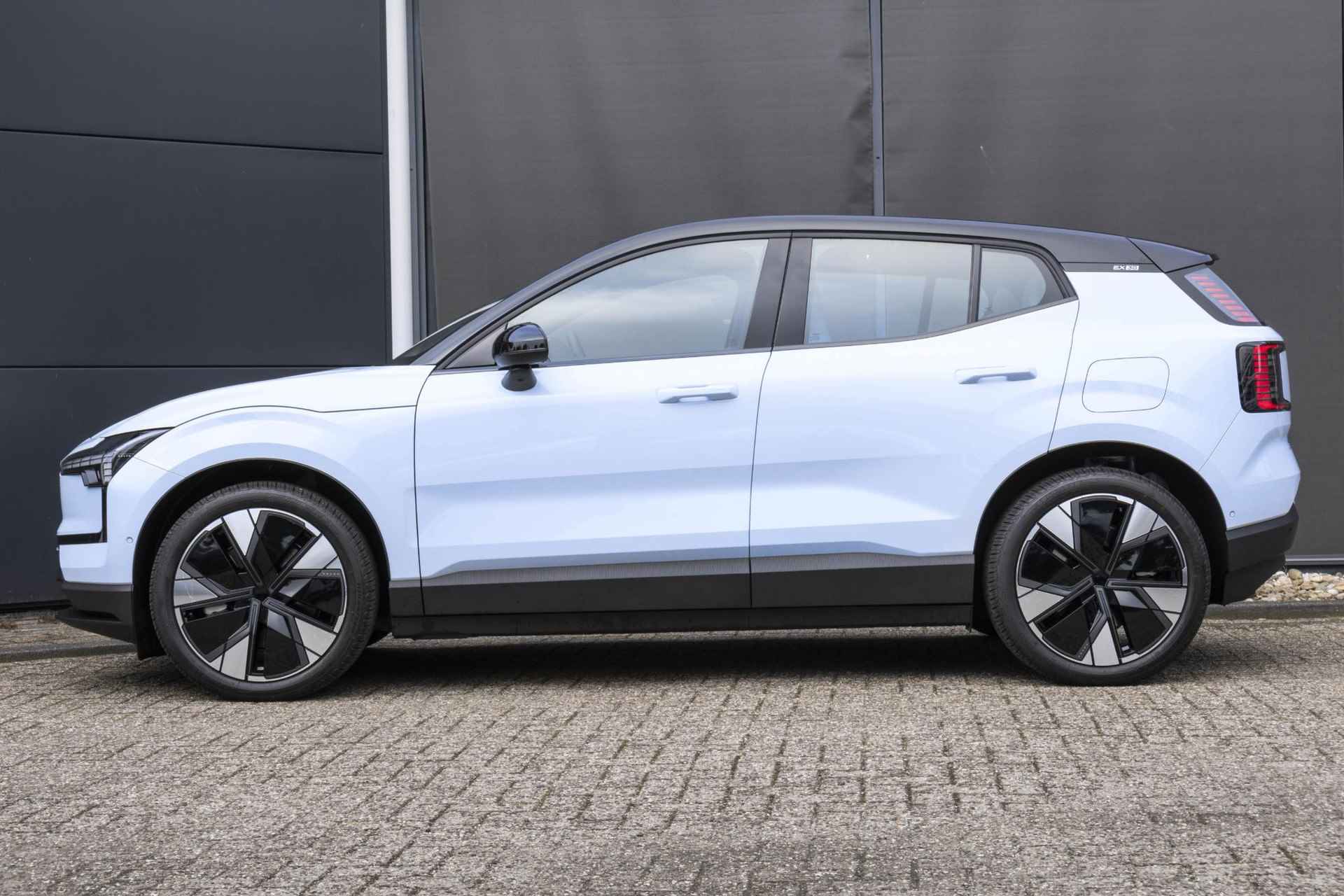 Volvo EX30 Twin Motor Performance Ultra 69 kWh | Warmtepomp | Camera voor en achter | Harman Kardon soundbar | Nordico interieur | 20" Lichtmetalen velgen | Stoel- en stuurverwarming - 10/44