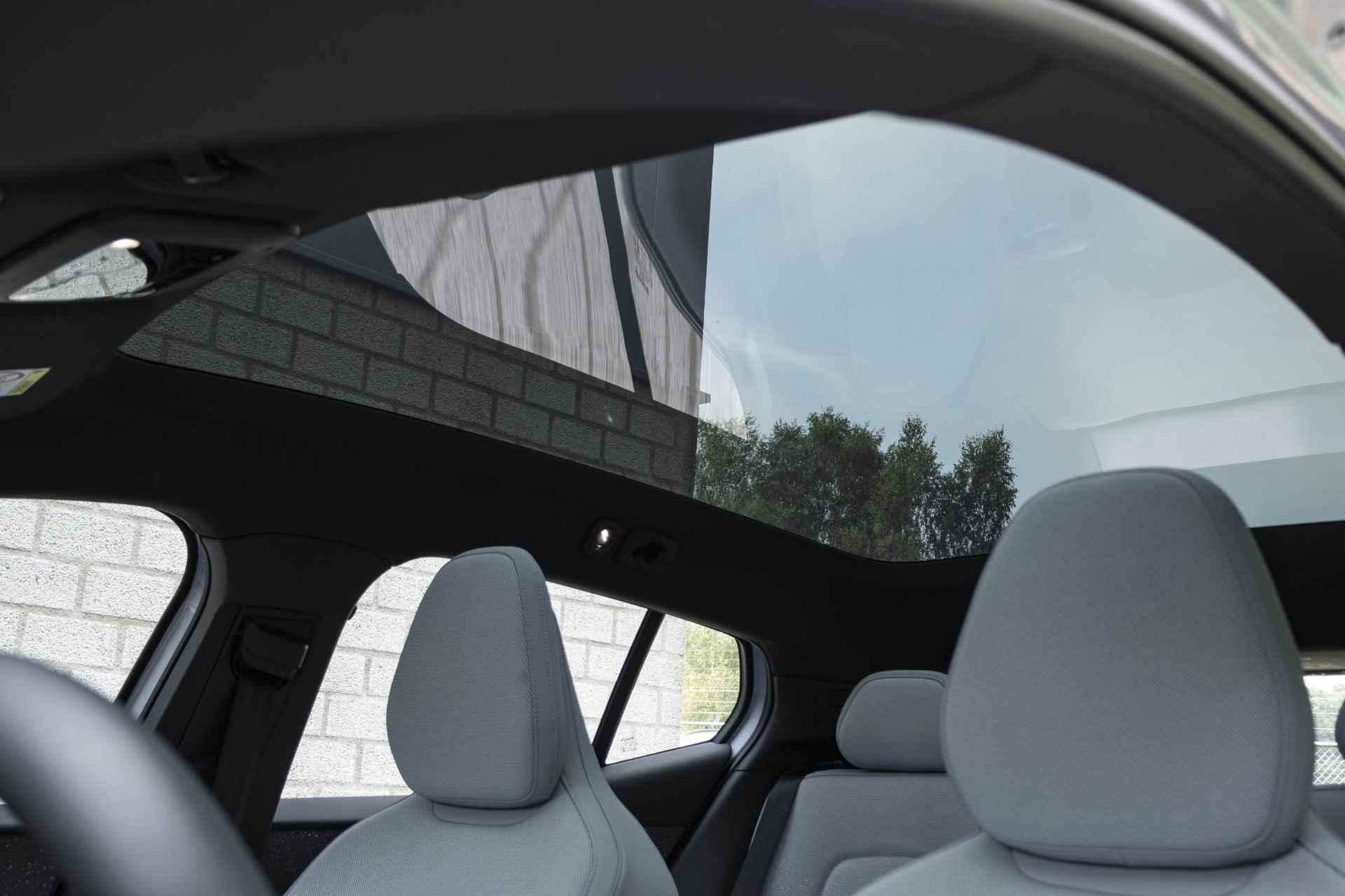 Volvo EX30 Twin Motor Performance Ultra 69 kWh | Warmtepomp | Camera voor en achter | Harman Kardon soundbar | Nordico interieur | 20" Lichtmetalen velgen | Stoel- en stuurverwarming - 37/44