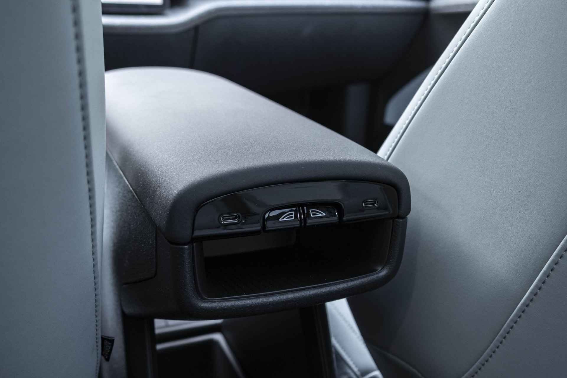 Volvo EX30 Twin Motor Performance Ultra 69 kWh | Warmtepomp | Camera voor en achter | Harman Kardon soundbar | Nordico interieur | 20" Lichtmetalen velgen | Stoel- en stuurverwarming - 39/44