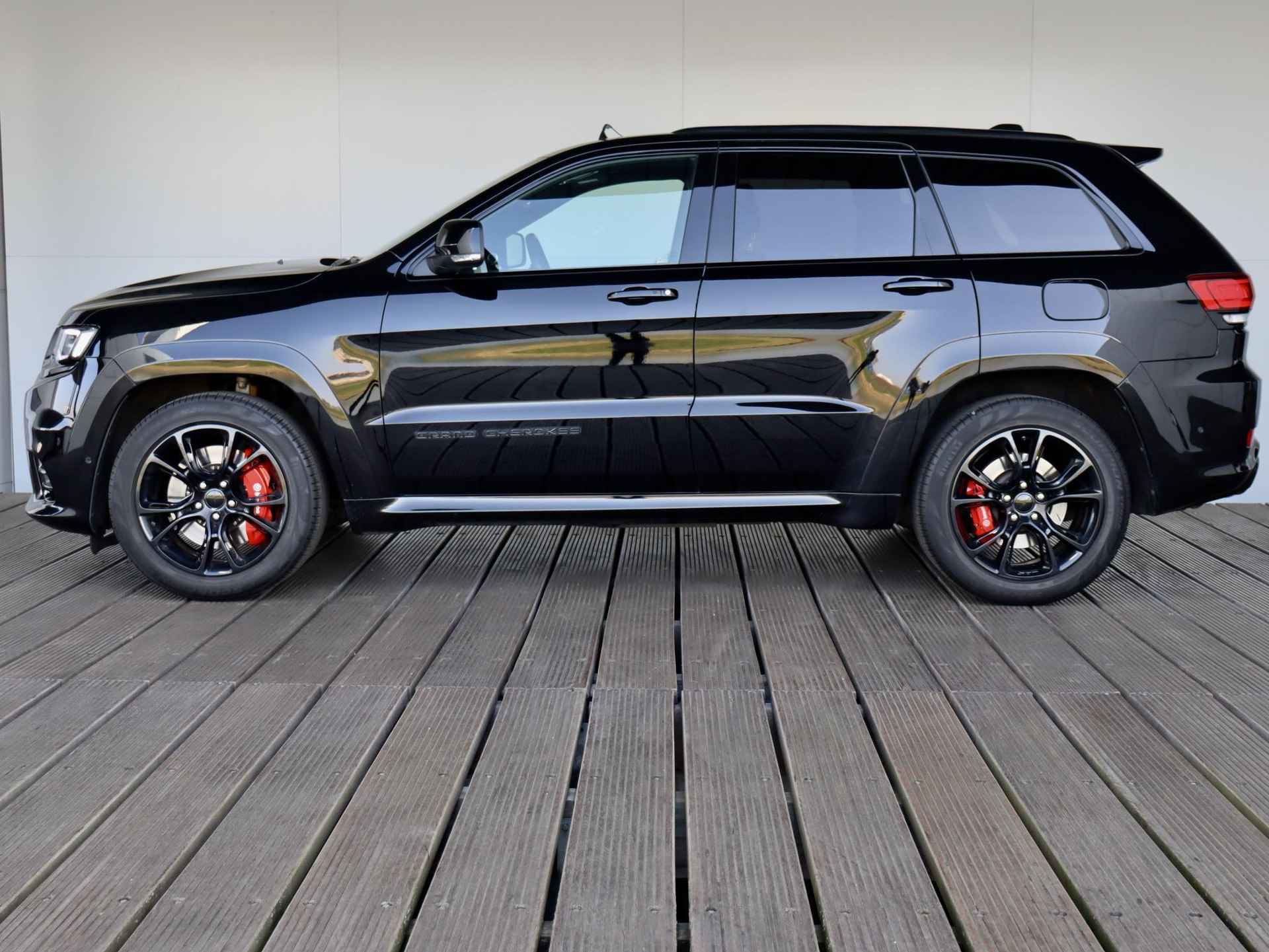 Jeep Grand Cherokee 6.4 Hemi SRT | Launch control | 20 inch | 468PK | lederen/alcantara bekleding - 4/36