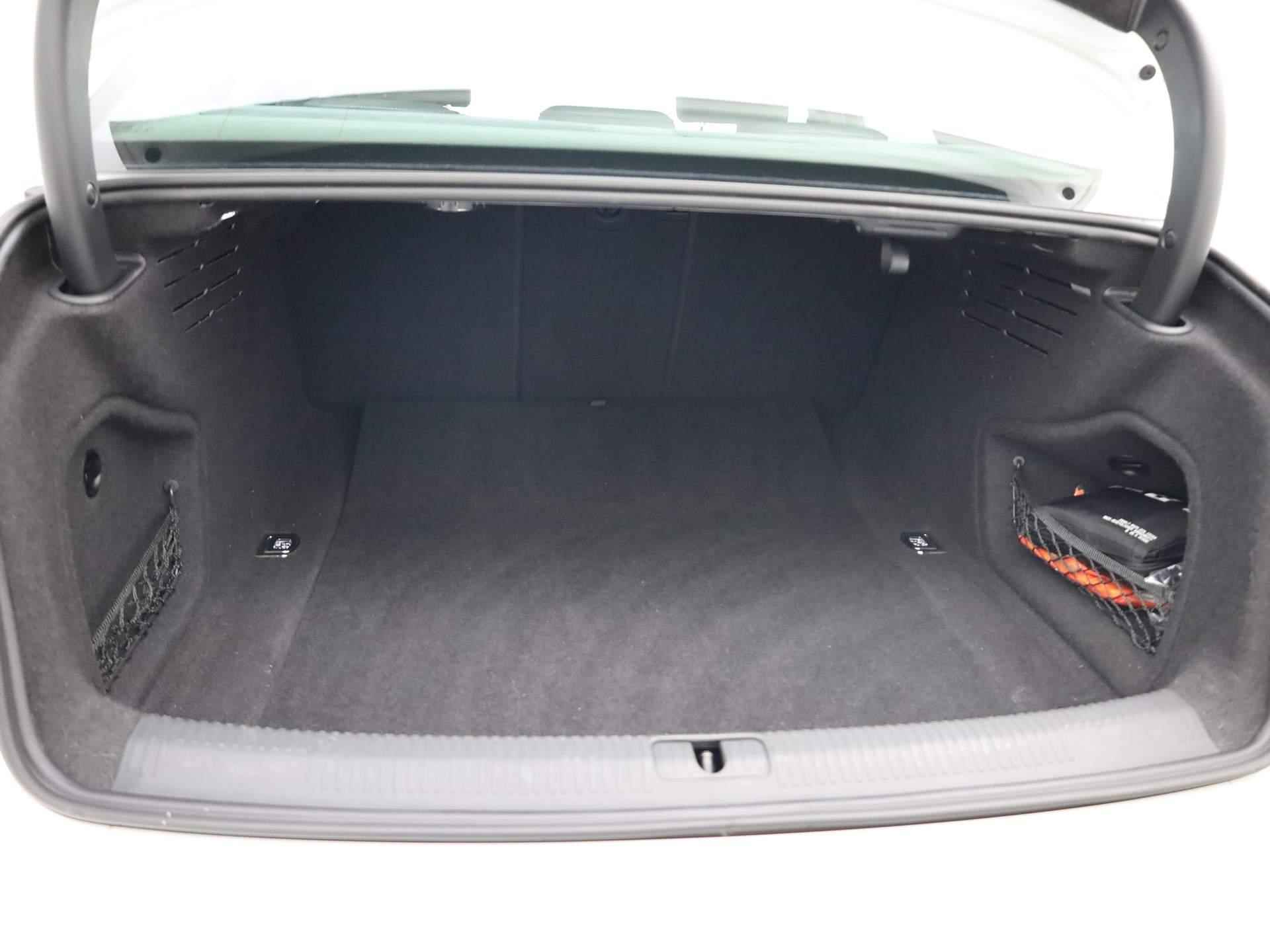 Audi A4 Limousine 35 TFSI/150PK S Line · Navigatie · Leder/stof · Parkeersensoren · - 23/39