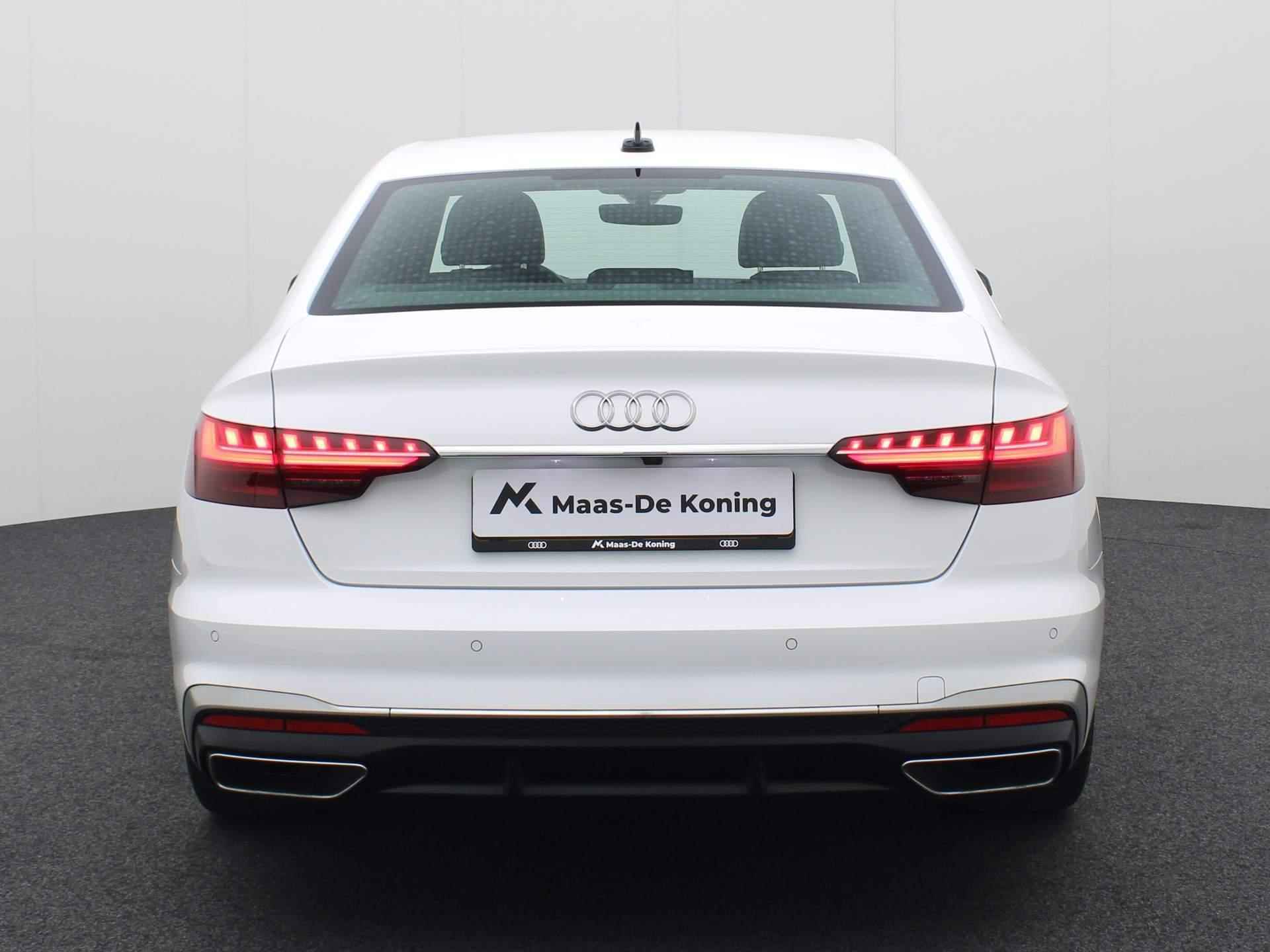 Audi A4 Limousine 35 TFSI/150PK S Line · Navigatie · Leder/stof · Parkeersensoren · - 33/39