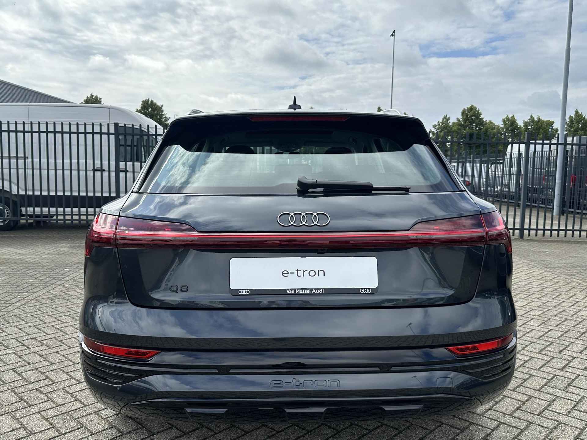 Audi Q8 e-tron 55 quattro Advanced Edition Plus 115 kWh Navigatie | Matrix Led koplampen | Lederen bekleding | Virtual Cockpit plus | Airco - 3/21