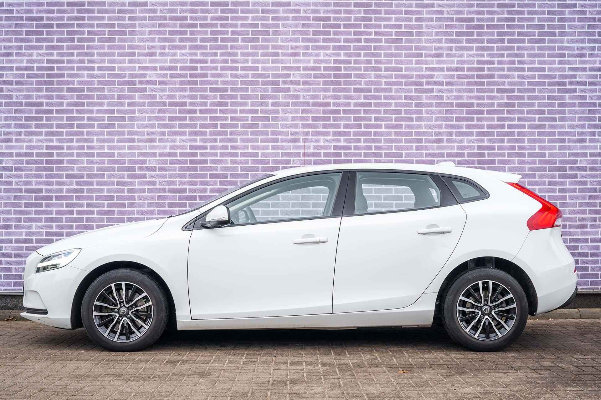 Volvo V40 T2 Polar+ Automaat | Stoelverwarming | Parkeersensoren | Navigatiesysteem | High Performance audio - 4/37