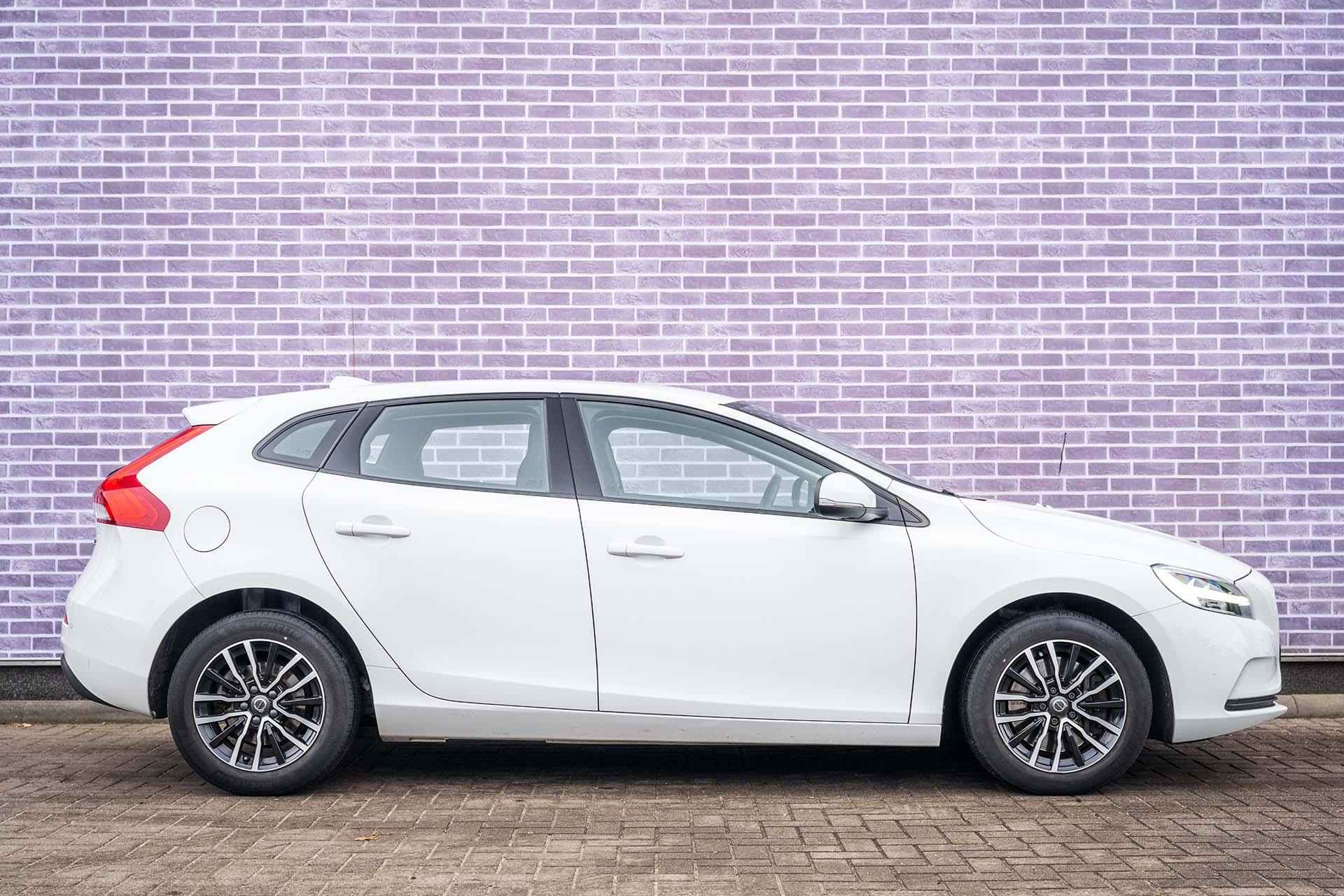 Volvo V40 T2 Polar+ Automaat | Stoelverwarming | Parkeersensoren | Navigatiesysteem | High Performance audio - 13/37