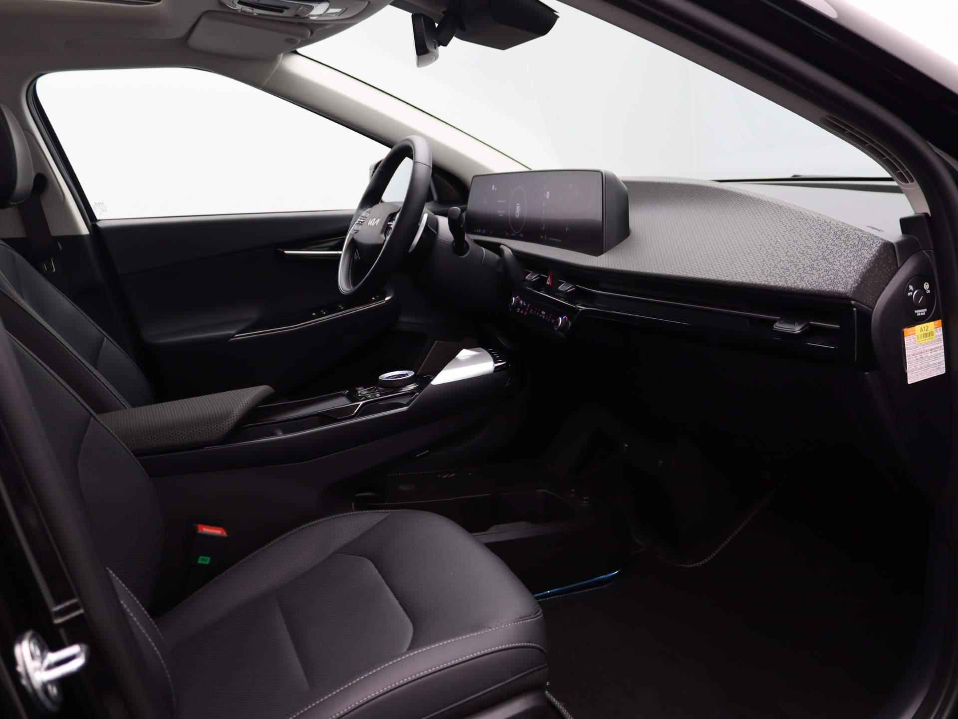 Kia EV6 Plus Advanced 77.4 kWh | Navigatie | Climate Control | Lm velgen | Parkeersensoren | Elektr Klep | Camera | Stoelverwarming | Glasdak - 30/49