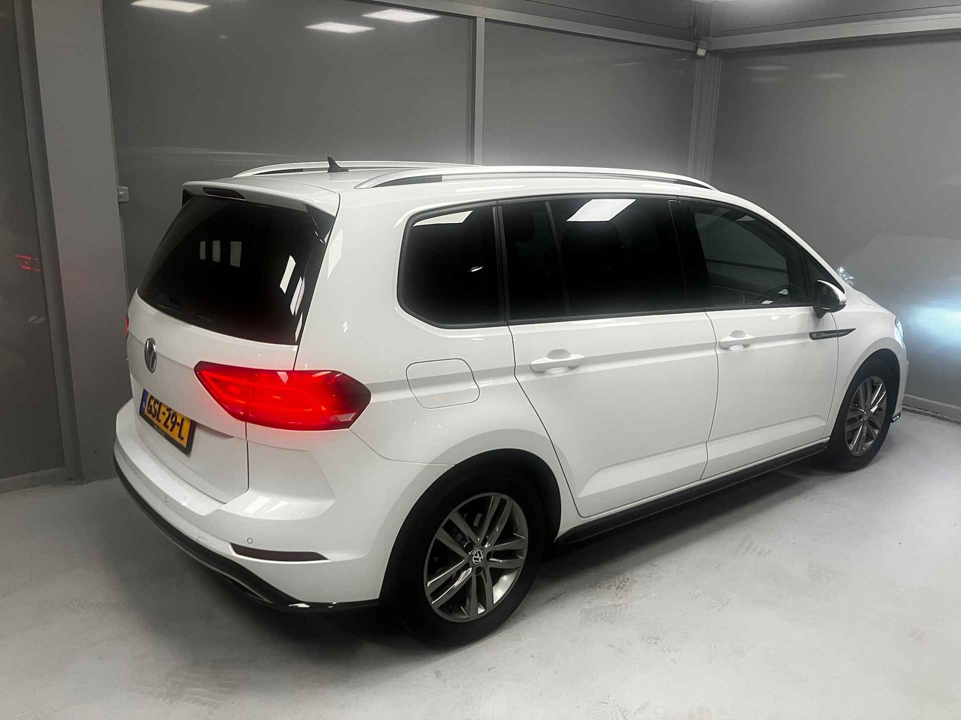 Volkswagen TOURAN R-Line 1.5TSi DSG | 7-persoons | LED | Camera | Cruise control adaptief | - 3/39