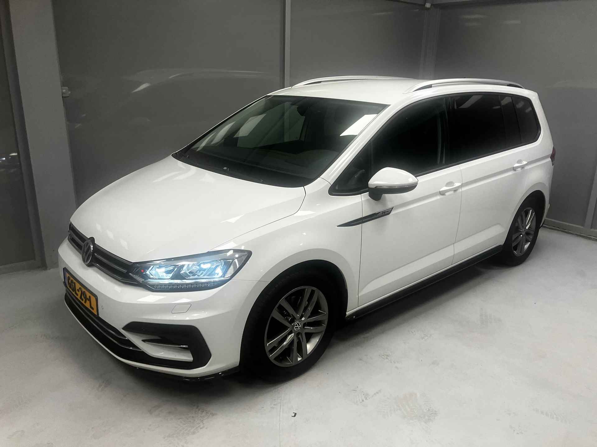 Volkswagen TOURAN R-Line 1.5TSi DSG | 7-persoons | LED | Camera | Cruise control adaptief | - 4/39