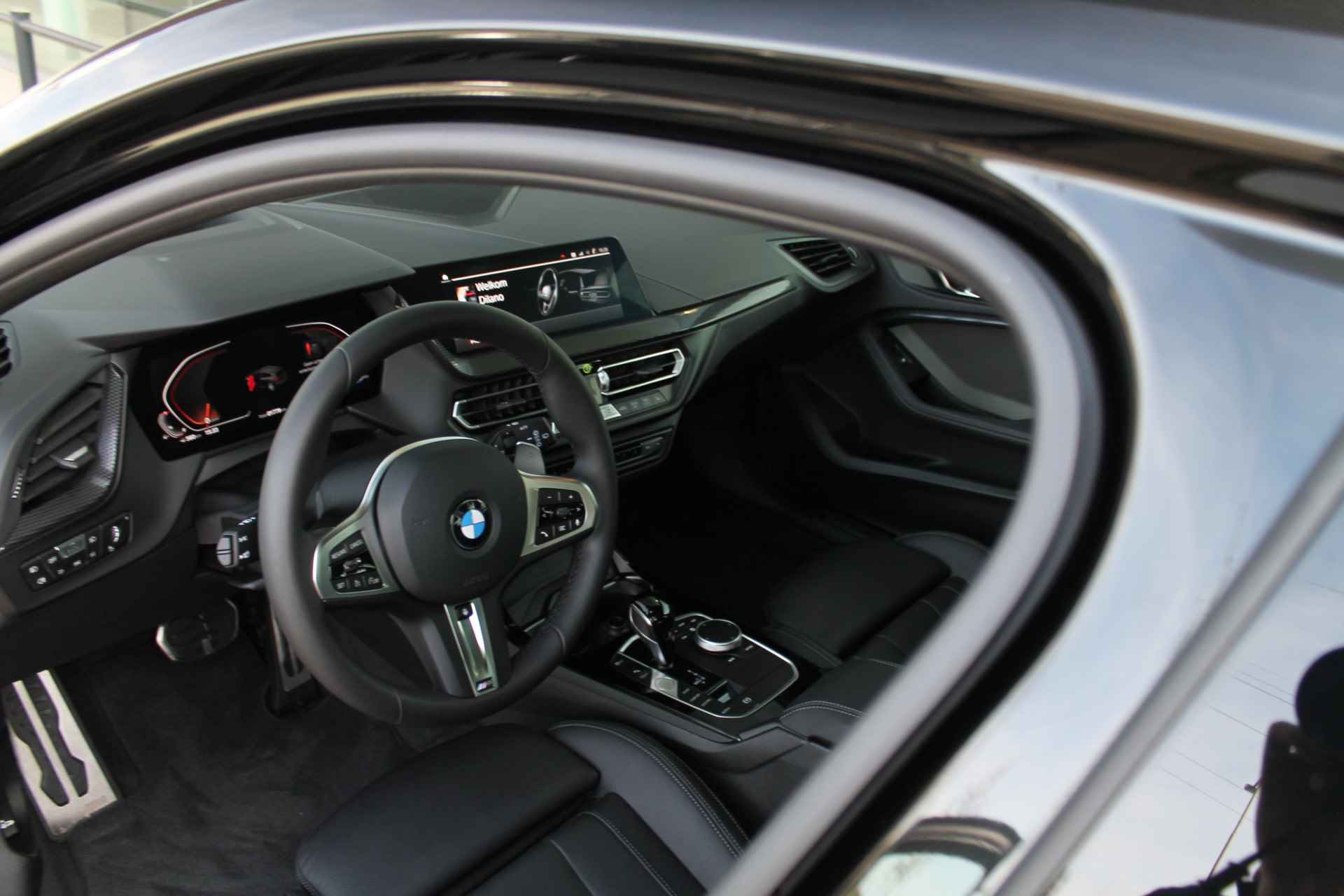BMW 1-serie 120i High Executive M Sport Automaat / Panoramadak / Adaptieve LED / Stoelverwarming / Head-Up / Harman Kardon / Live Cockpit Professional / Parking Assistant - 6/24