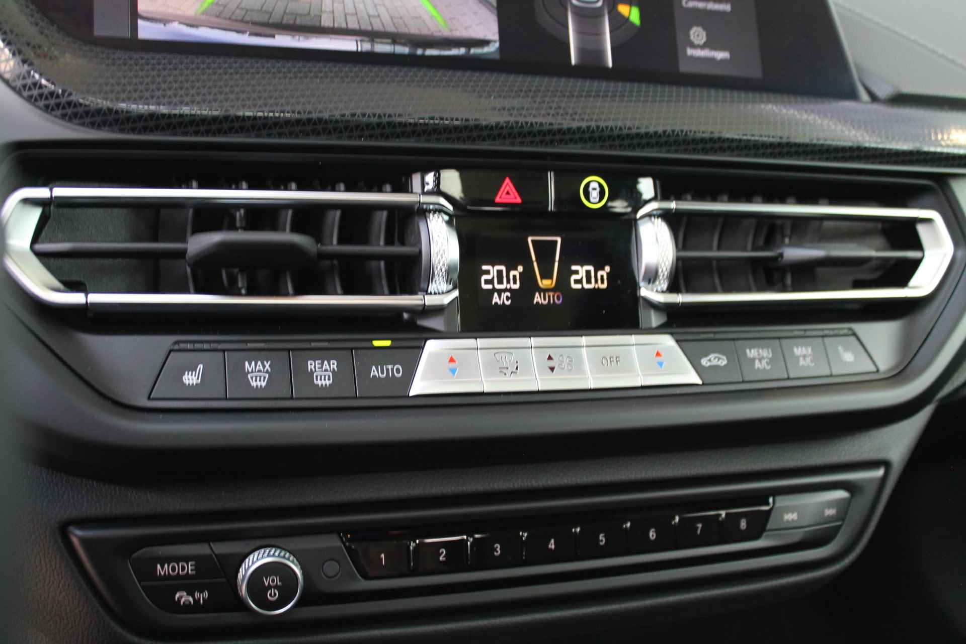 BMW 1-serie 120i High Executive M Sport Automaat / Panoramadak / Adaptieve LED / Stoelverwarming / Head-Up / Harman Kardon / Live Cockpit Professional / Parking Assistant - 13/24