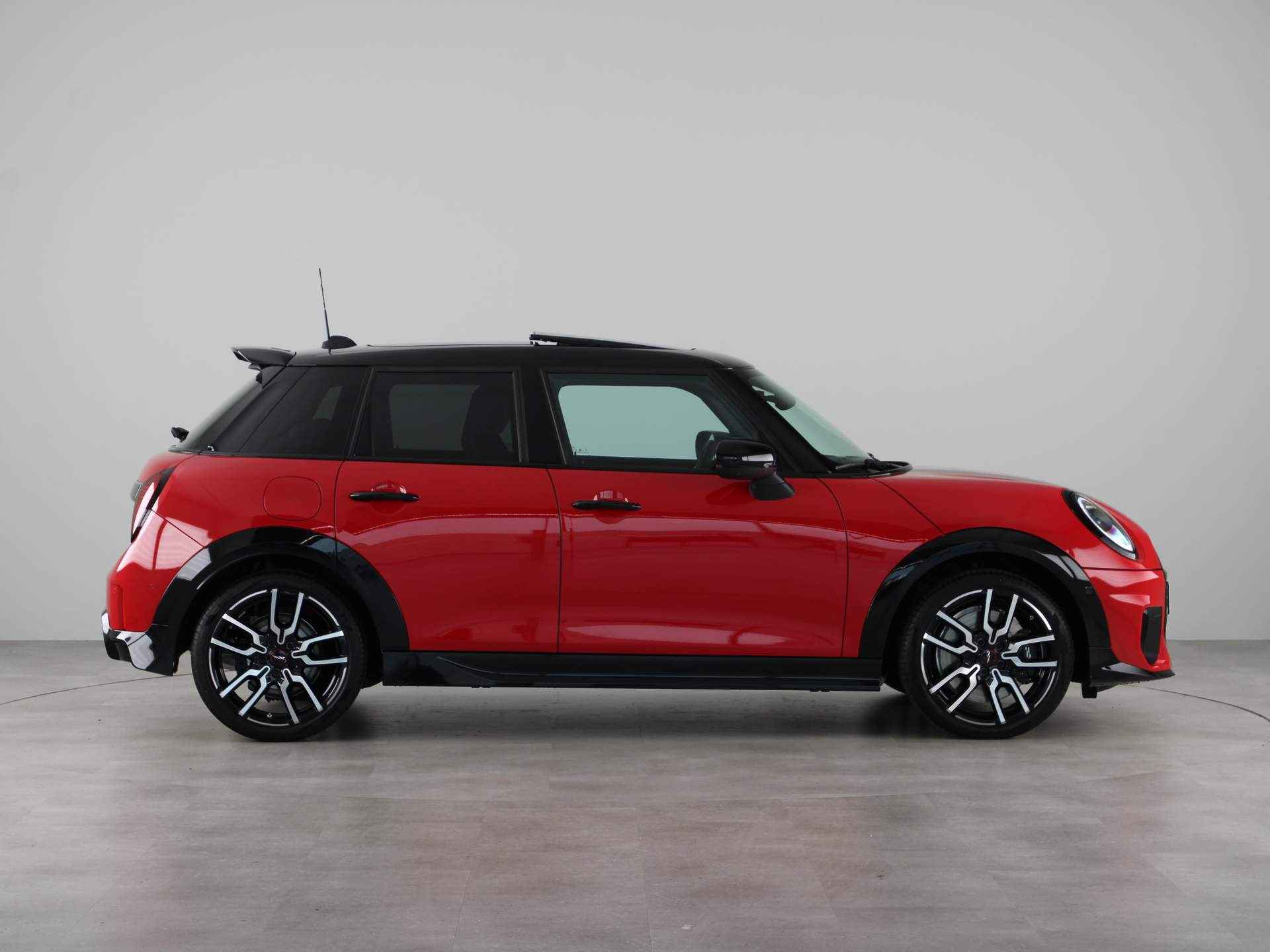 MINI Cooper 5-deurs C John Cooper Works Pakket XL PRIVATE LEASE EUR 631,- (48 mnd/10.000 km) - 10/27