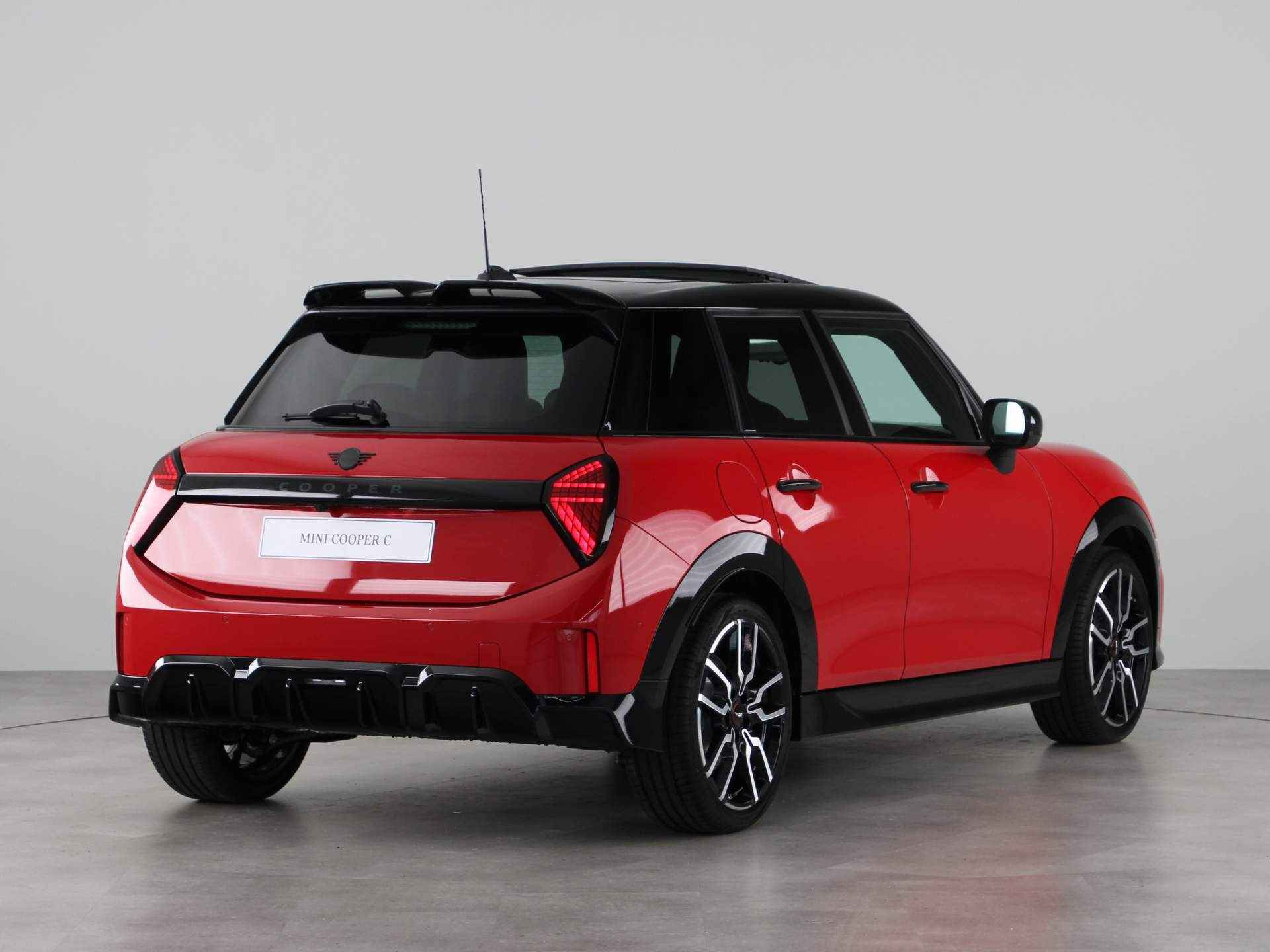 MINI Cooper 5-deurs C John Cooper Works Pakket XL PRIVATE LEASE EUR 631,- (48 mnd/10.000 km) - 11/27