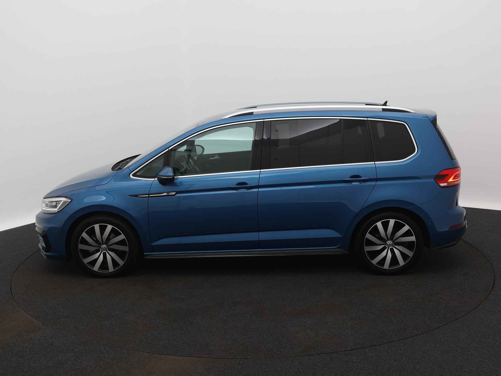 Volkswagen Touran 1.5 TSI Highline Business R-Line 150PK | Automaat | Keyless | Park Assist | Stoelverwarming | Navigatie | Parkeercamera | Elektrische achterklep - 3/22