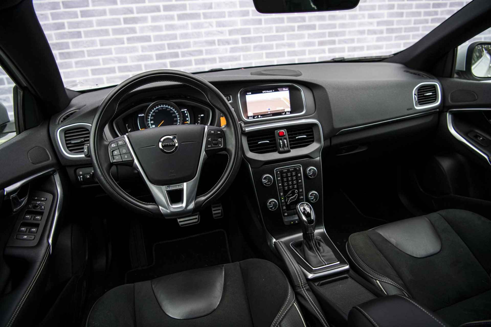 Volvo V40 1.5 T3 Polar+ Sport | Harman/Kardon | Keyless entry | Panorama dak | DAB+ | Achteruitrijcamera | Climate control | Stoelverwarming | - 12/37