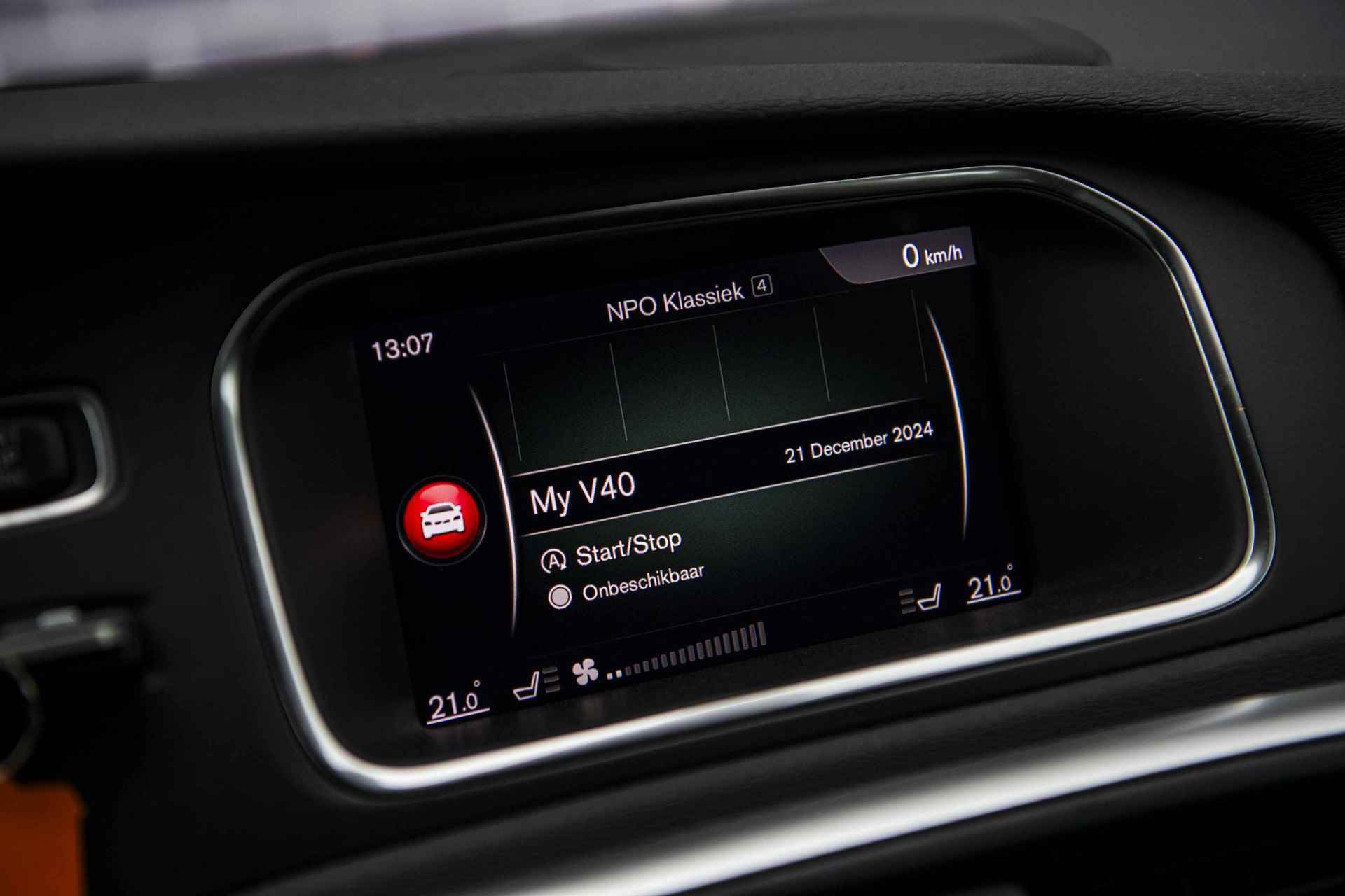 Volvo V40 1.5 T3 Polar+ Sport | Harman/Kardon | Keyless entry | Panorama dak | DAB+ | Achteruitrijcamera | Climate control | Stoelverwarming | - 19/37