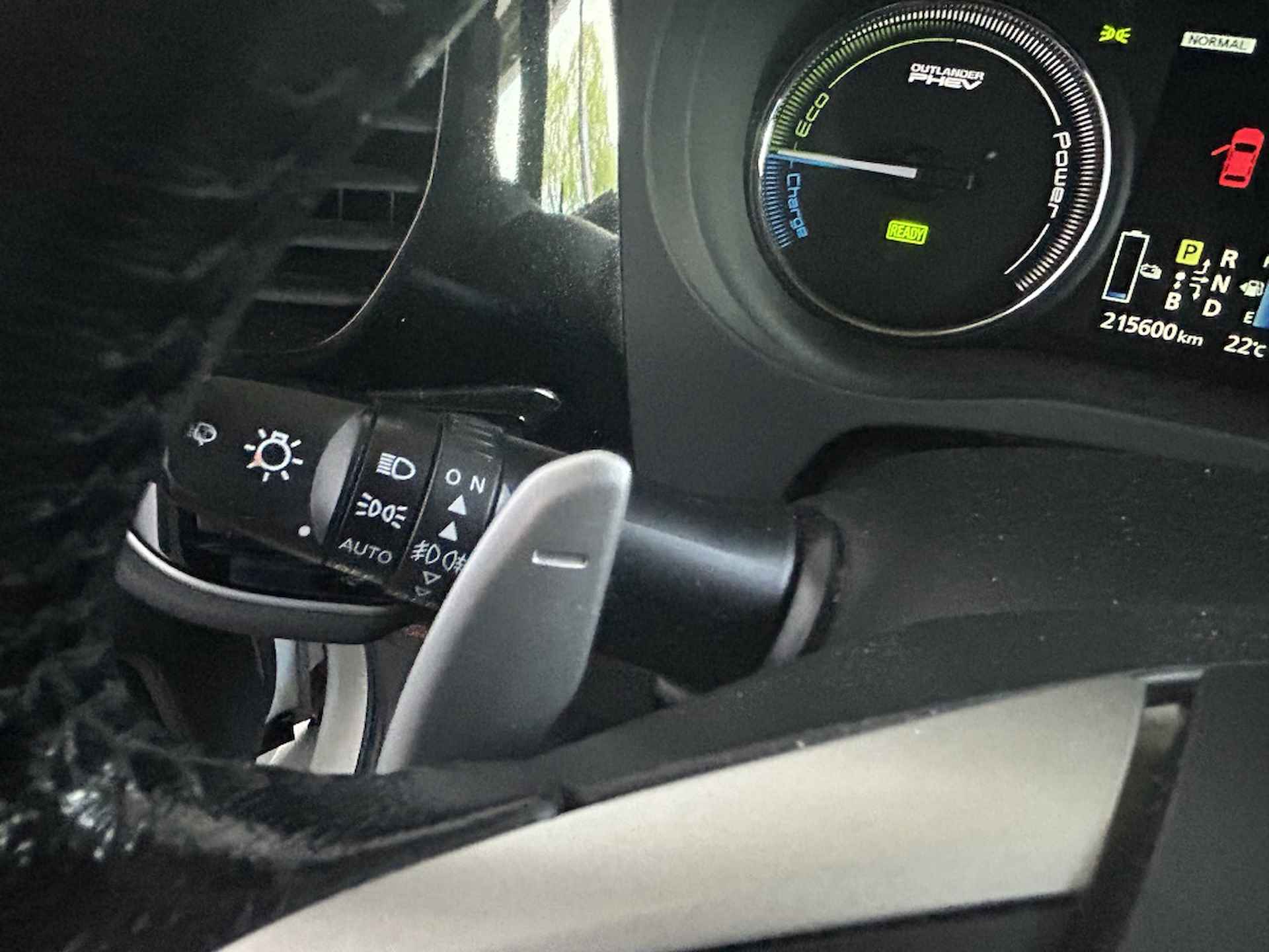 Mitsubishi Outlander 2.0 PHEV Exec. Ed. Navigatie - 16/17