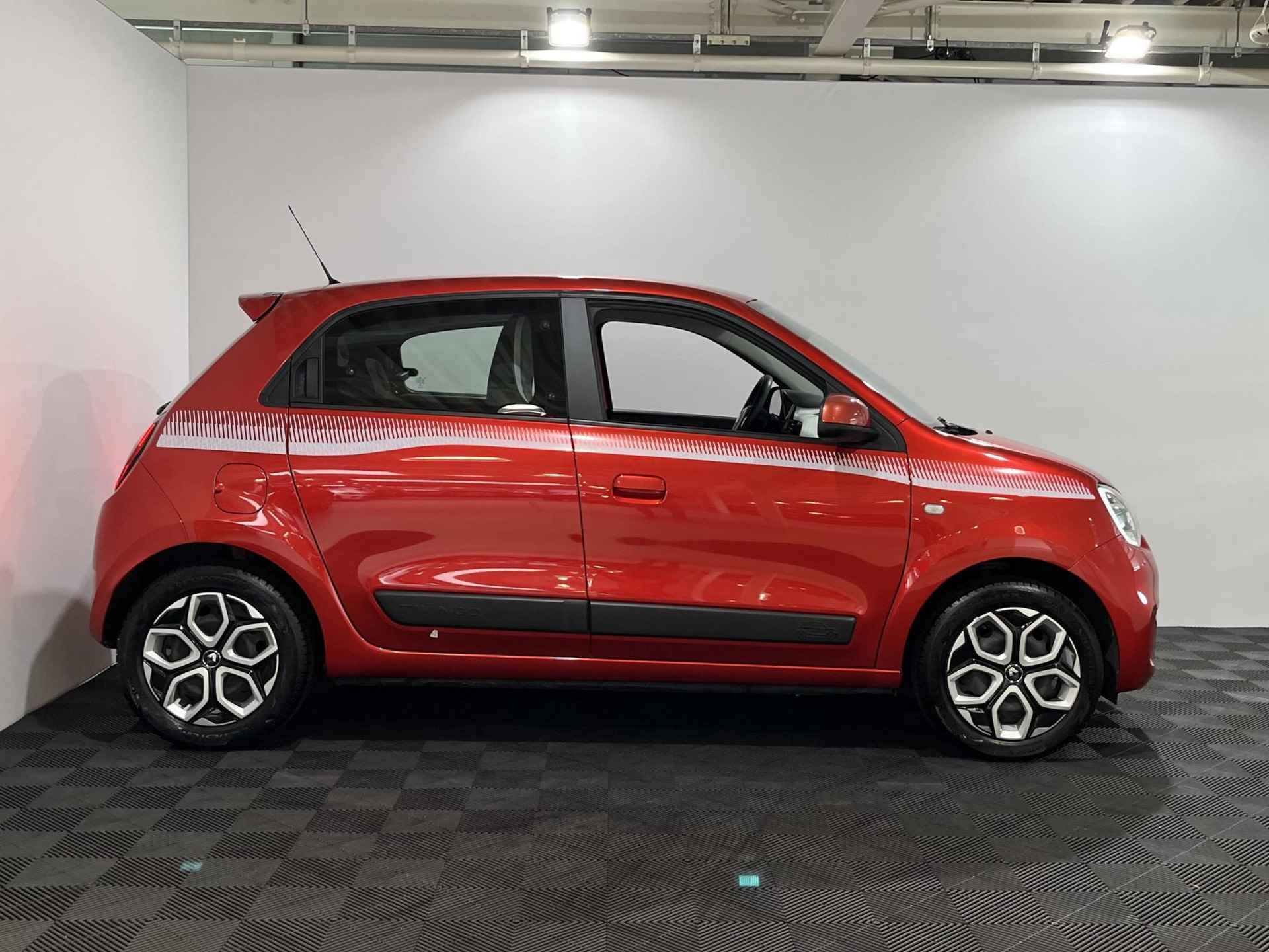 Renault Twingo 1.0 - 75PK SCe Collection | 1e Eigenaar | NAP | Airco | LED | Bluetooth | USB | Centrale Deurvergrendeling | Elektrische Ramen & Spiegels | - 4/26