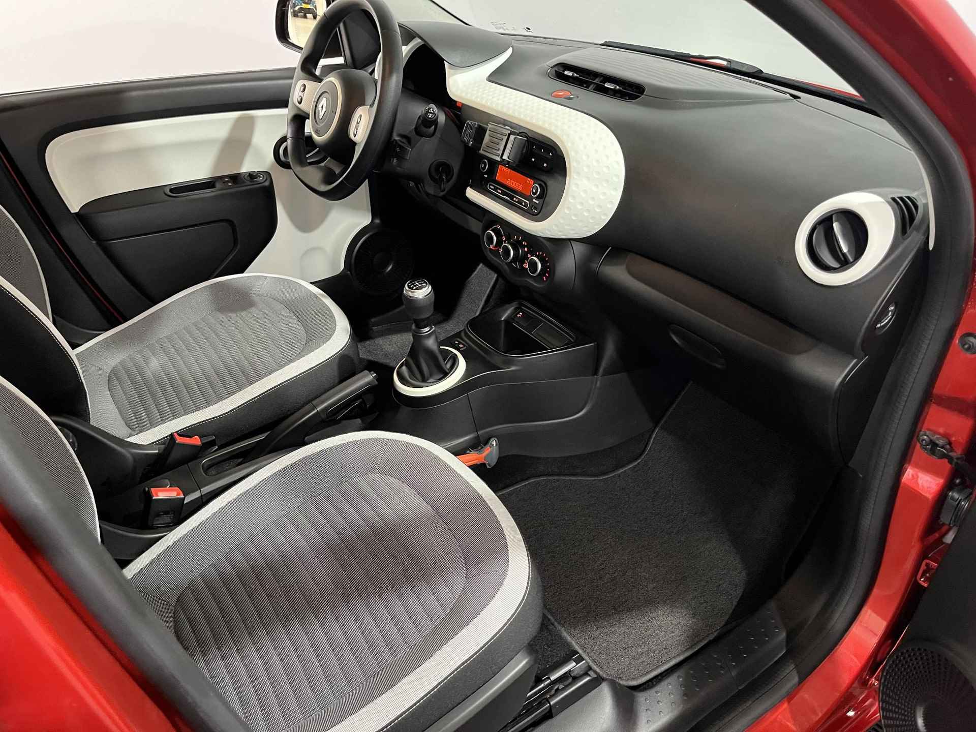 Renault Twingo 1.0 - 75PK SCe Collection | 1e Eigenaar | NAP | Airco | LED | Bluetooth | USB | Centrale Deurvergrendeling | Elektrische Ramen & Spiegels | - 23/26