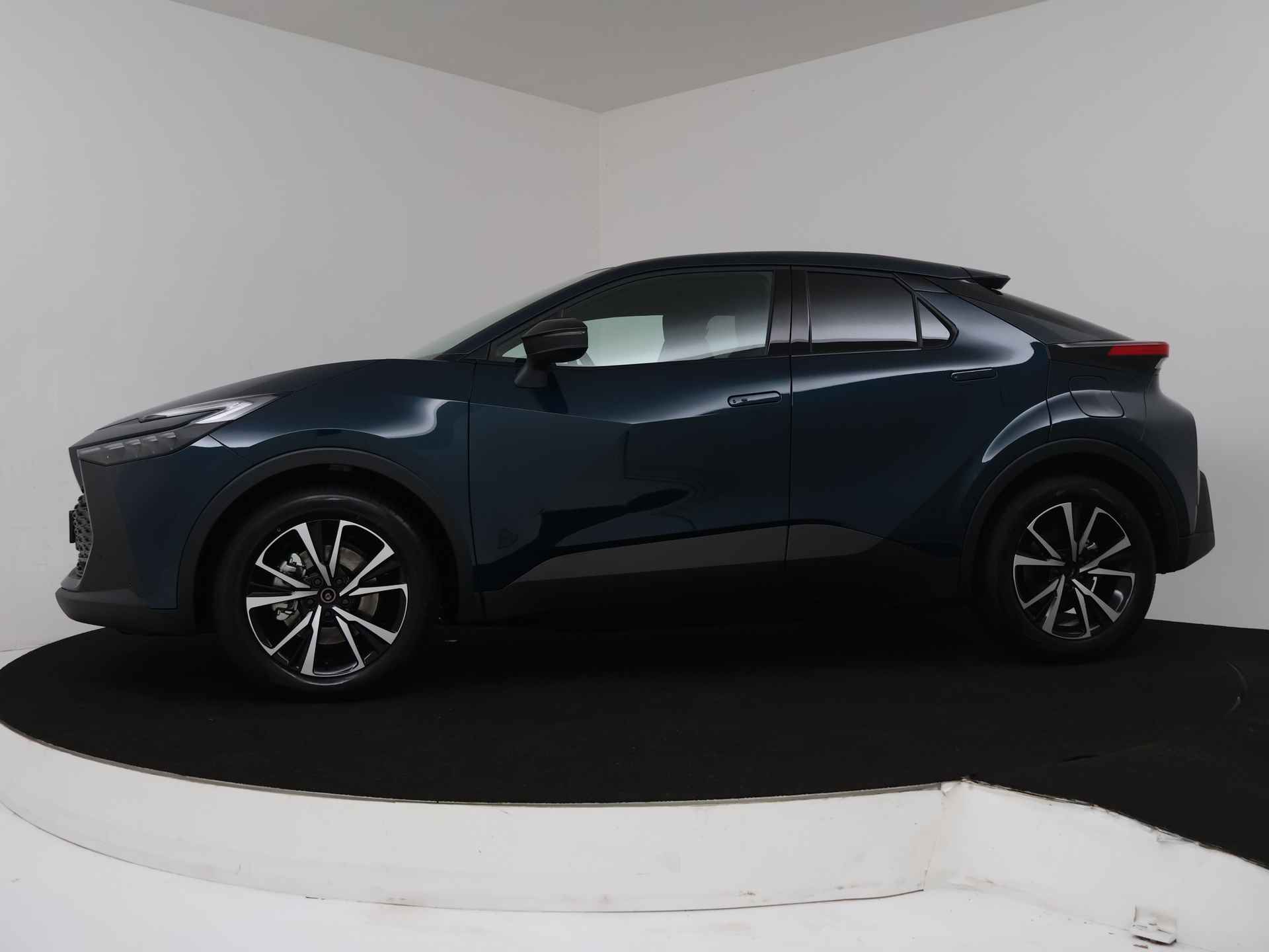 Toyota C-HR 2.0 Plug-in Hybrid 220 First Edition - 4/37