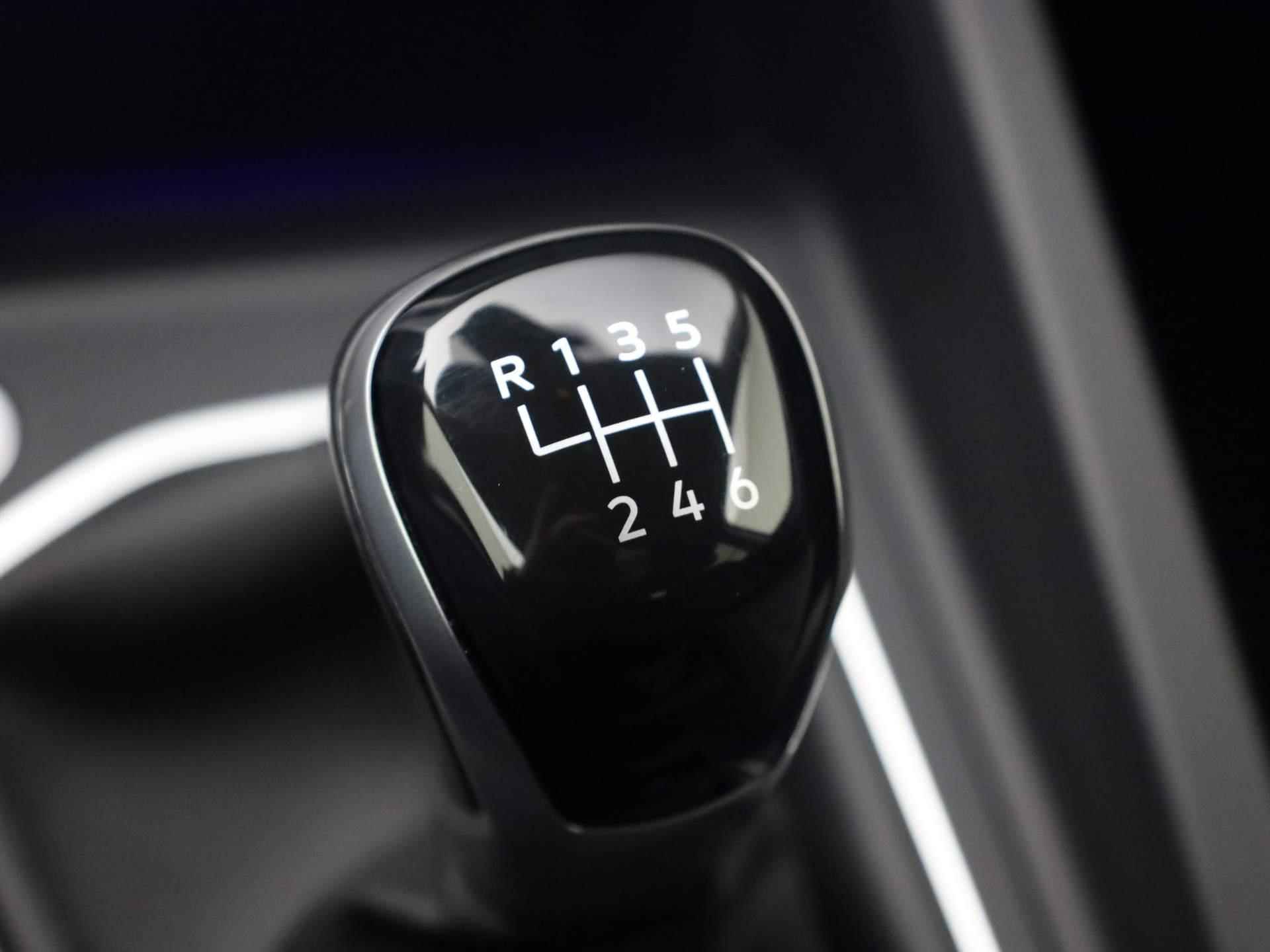 Volkswagen Golf 1.5TSI/130PK Life · Navigatie · Parkeersensoren · Stoel-/stuurverwarming - 14/39