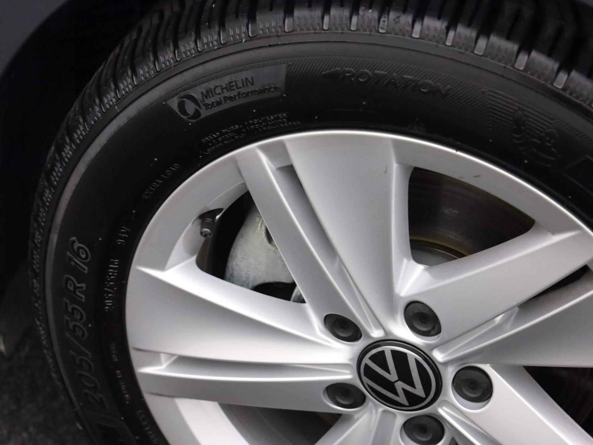 Volkswagen Golf 1.5TSI/130PK Life · Navigatie · Parkeersensoren · Stoel-/stuurverwarming - 25/39