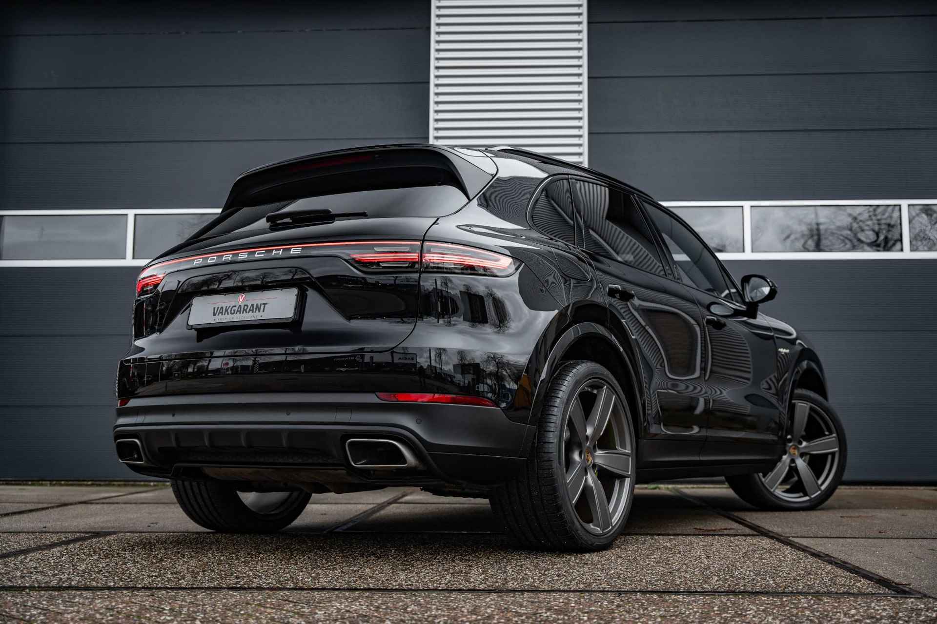 Porsche Cayenne 3.0 E-Hybrid  Panorama dak |22" |Led-matrix | Sfeerverlichting |Luchtvering | ACC |Sport Chrono - 7/52