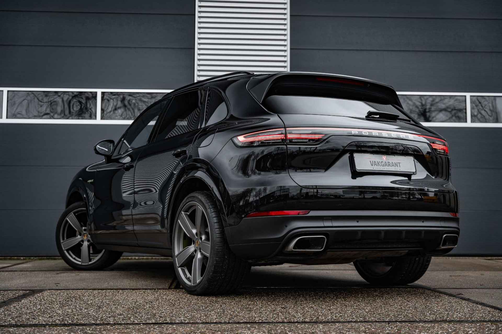 Porsche Cayenne 3.0 E-Hybrid  Panorama dak |22" |Led-matrix | Sfeerverlichting |Luchtvering | ACC |Sport Chrono - 4/52