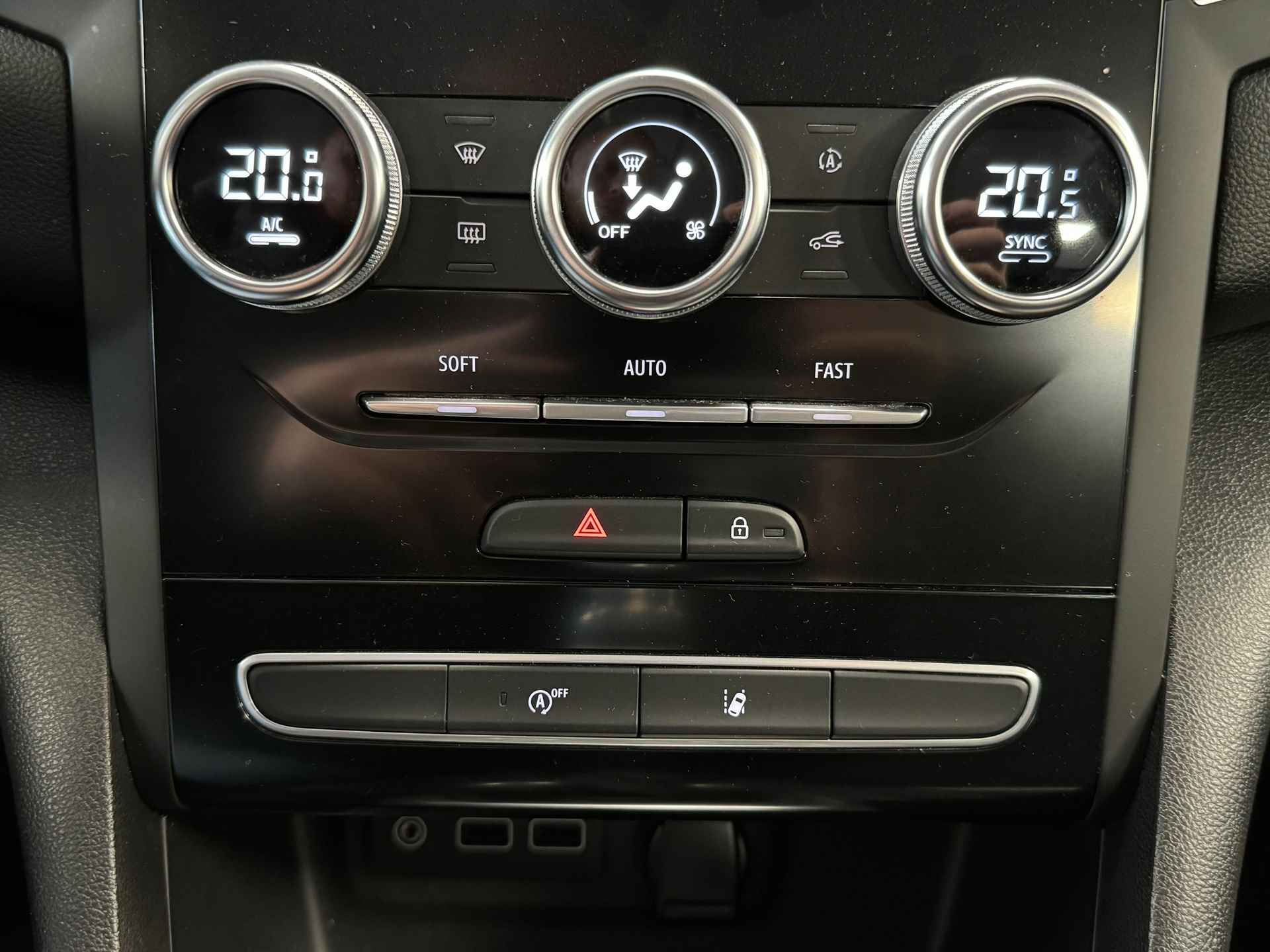 Renault Mégane 1.5 Blue dCi Intens AIRCO CRUISE NAVIGATIE PDC START/STOP AUX USB - 30/35