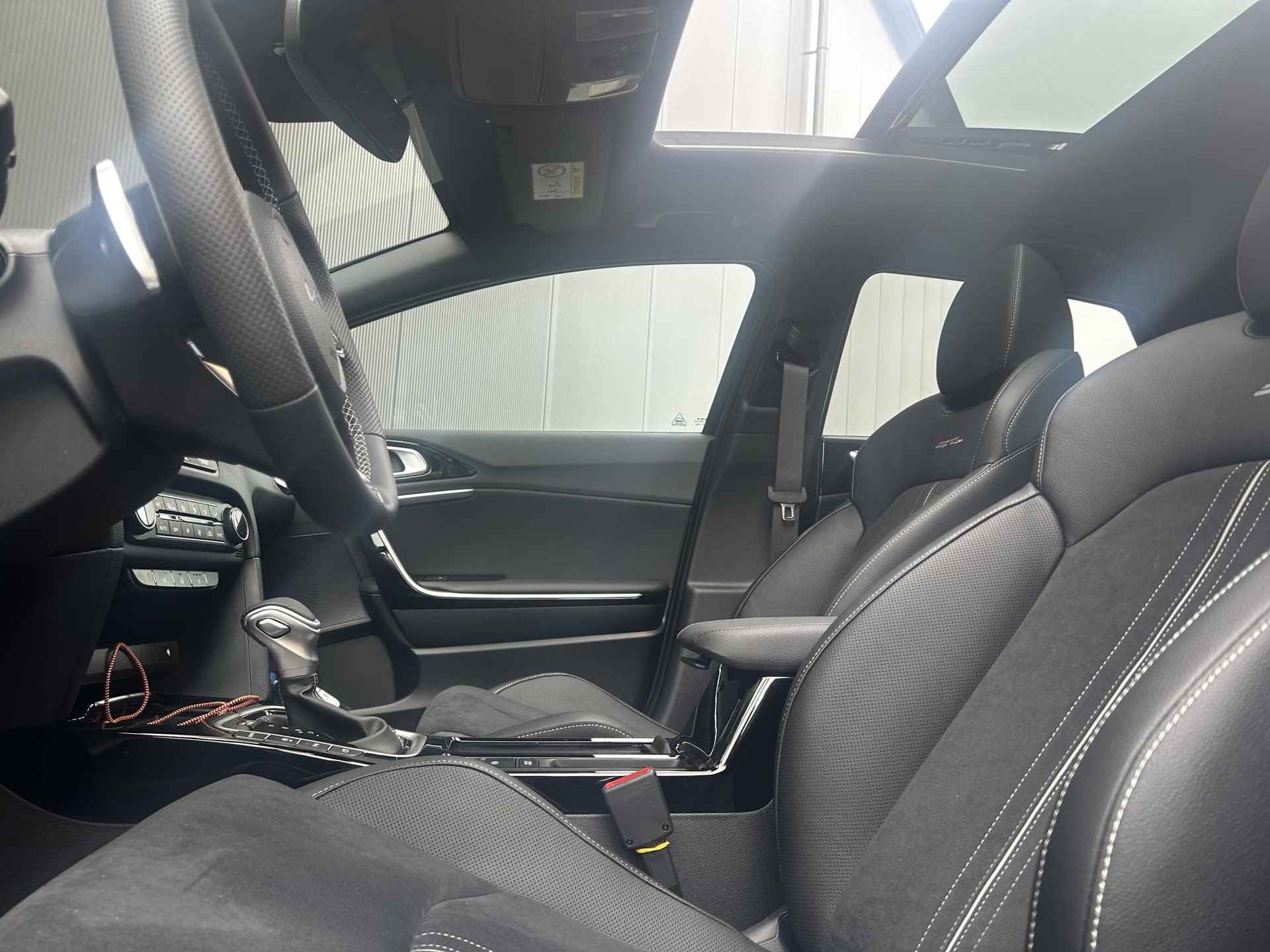 Kia ProCeed 1.5 T-GDi GT-PlusLine Pano | schuif-kanteldak | suede sportstoelen | stoel- en stuurverwarming | automatische achterklep | 18'' lm velg - 11/43