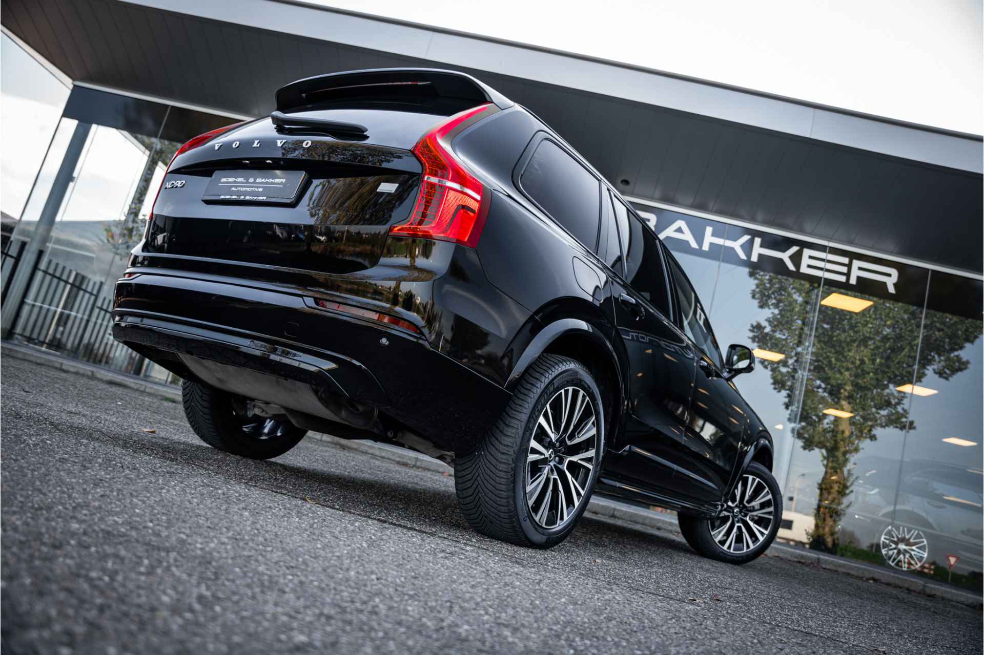 Volvo XC90 2.0 T8 Recharge AWD Plus Dark 455pk LONG RANGE**Panodak** H&K**Trekhaak wegklapbaar - 80/83