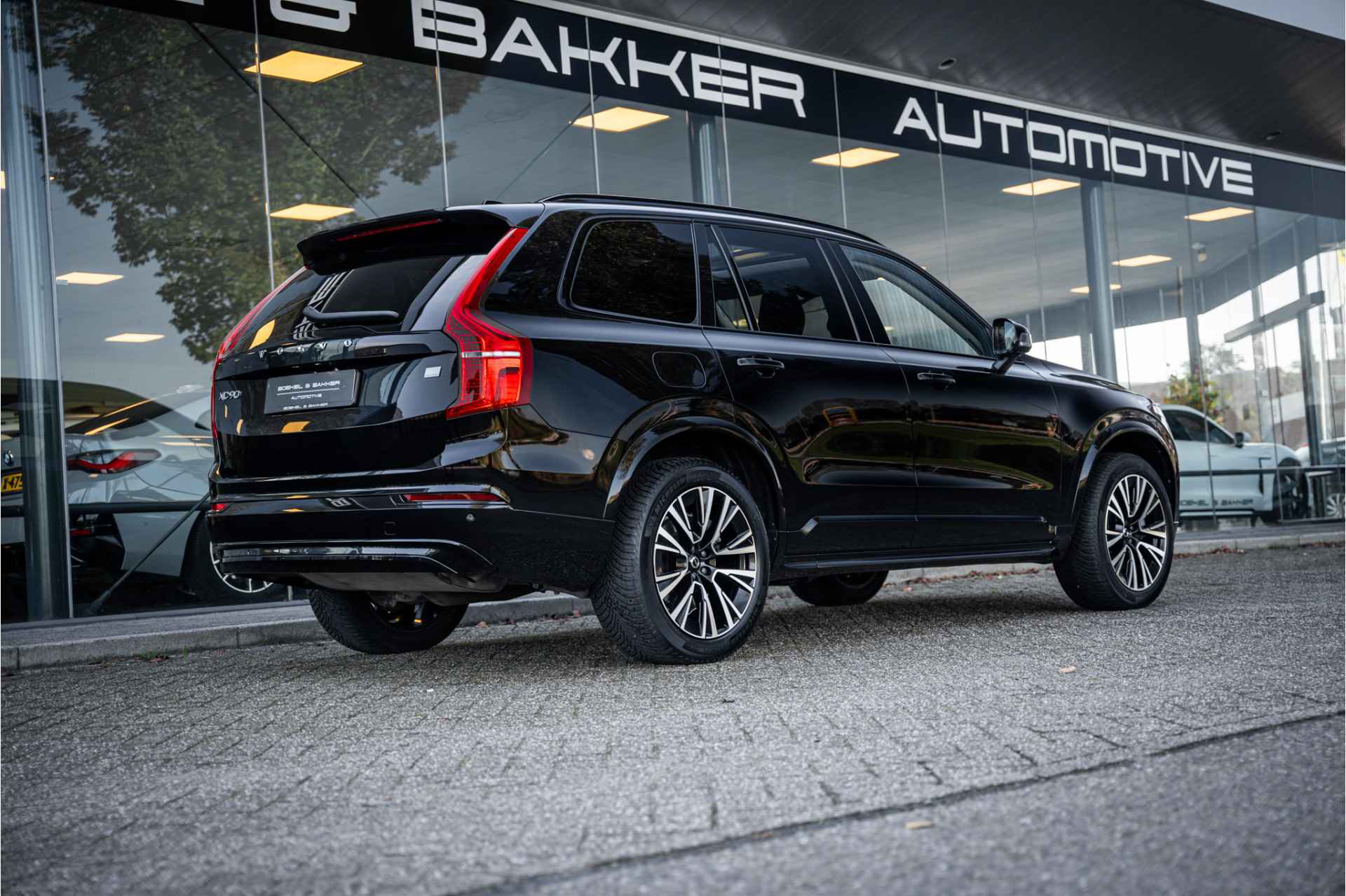 Volvo XC90 2.0 T8 Recharge AWD Plus Dark 455pk LONG RANGE**Panodak** H&K**Trekhaak wegklapbaar - 82/83