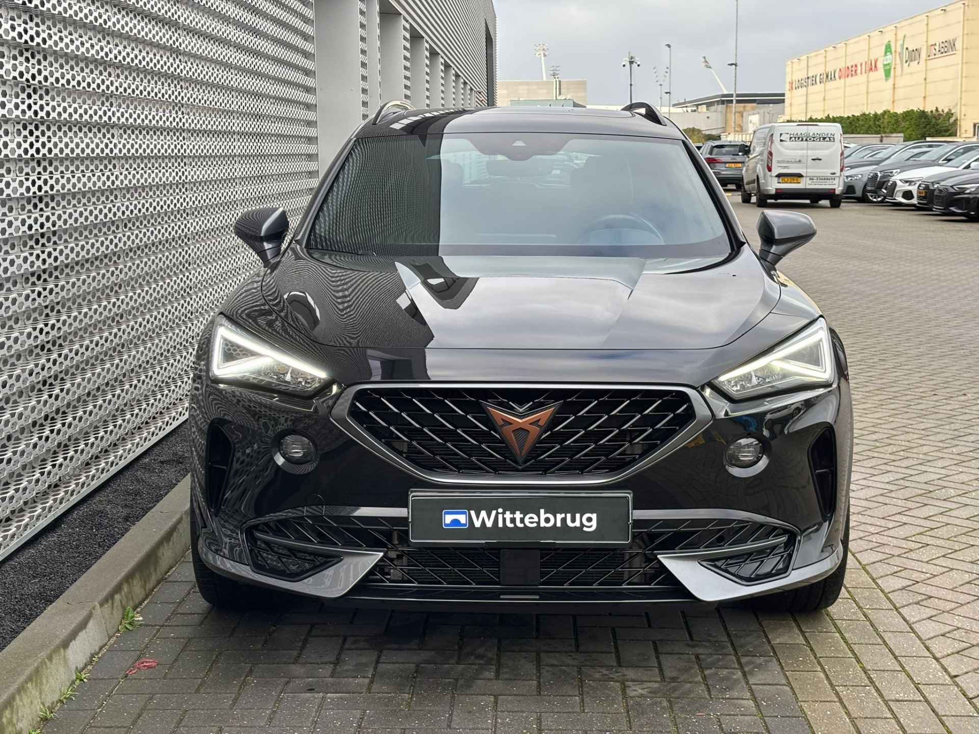 CUPRA Formentor 1.4 e-Hybrid 204pk DSG Performance / Panoramadak / 19" LMV / Stuur + Stoelverwarming / Digitale Cockpit / Achteruitrijcamera P4 - 9/29