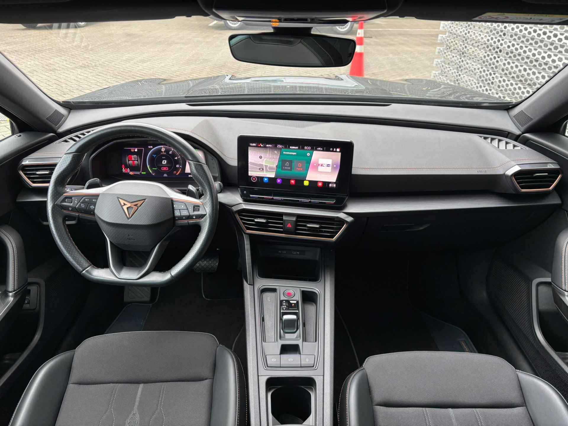 CUPRA Formentor 1.4 e-Hybrid 204pk DSG Performance / Panoramadak / 19" LMV / Stuur + Stoelverwarming / Digitale Cockpit / Achteruitrijcamera P4 - 12/29