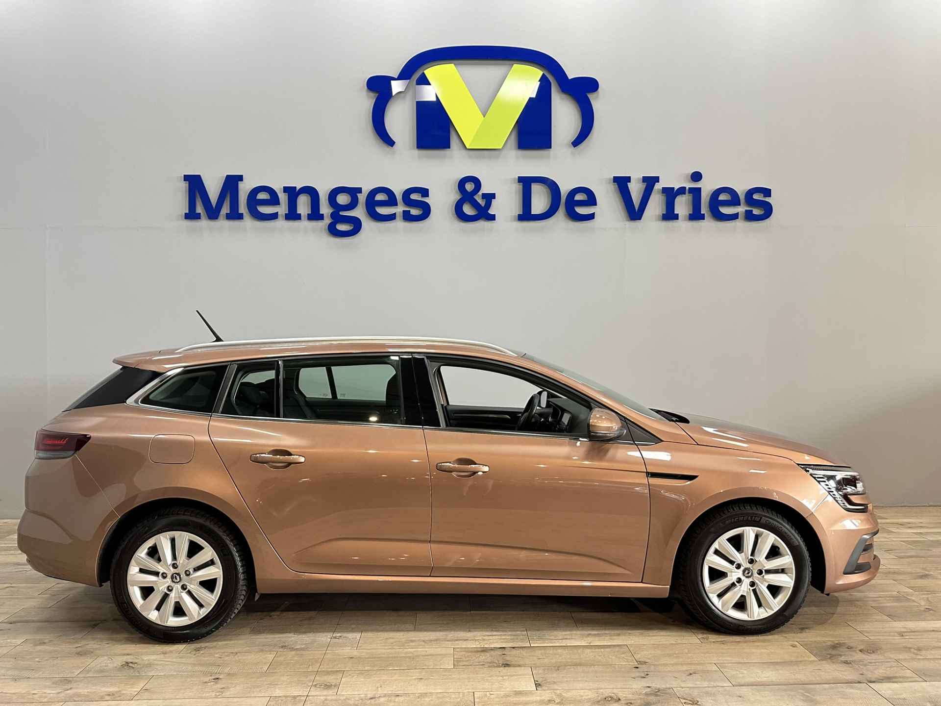 Renault Mégane Estate 1.3 TCe Business Zen Airco ECC | LED | Trekhaak | Camera | Navigatie | Cruise Control | Apple Carplay Android Auto | Isofix | NAP | - 2/35