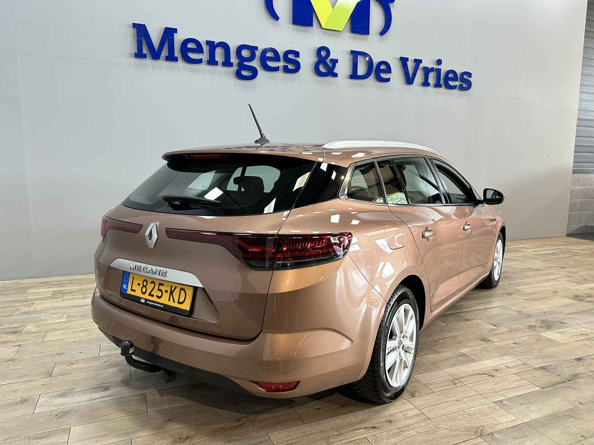 Renault Mégane Estate 1.3 TCe Business Zen Airco ECC | LED | Trekhaak | Camera | Navigatie | Cruise Control | Apple Carplay Android Auto | Isofix | NAP | - 3/35