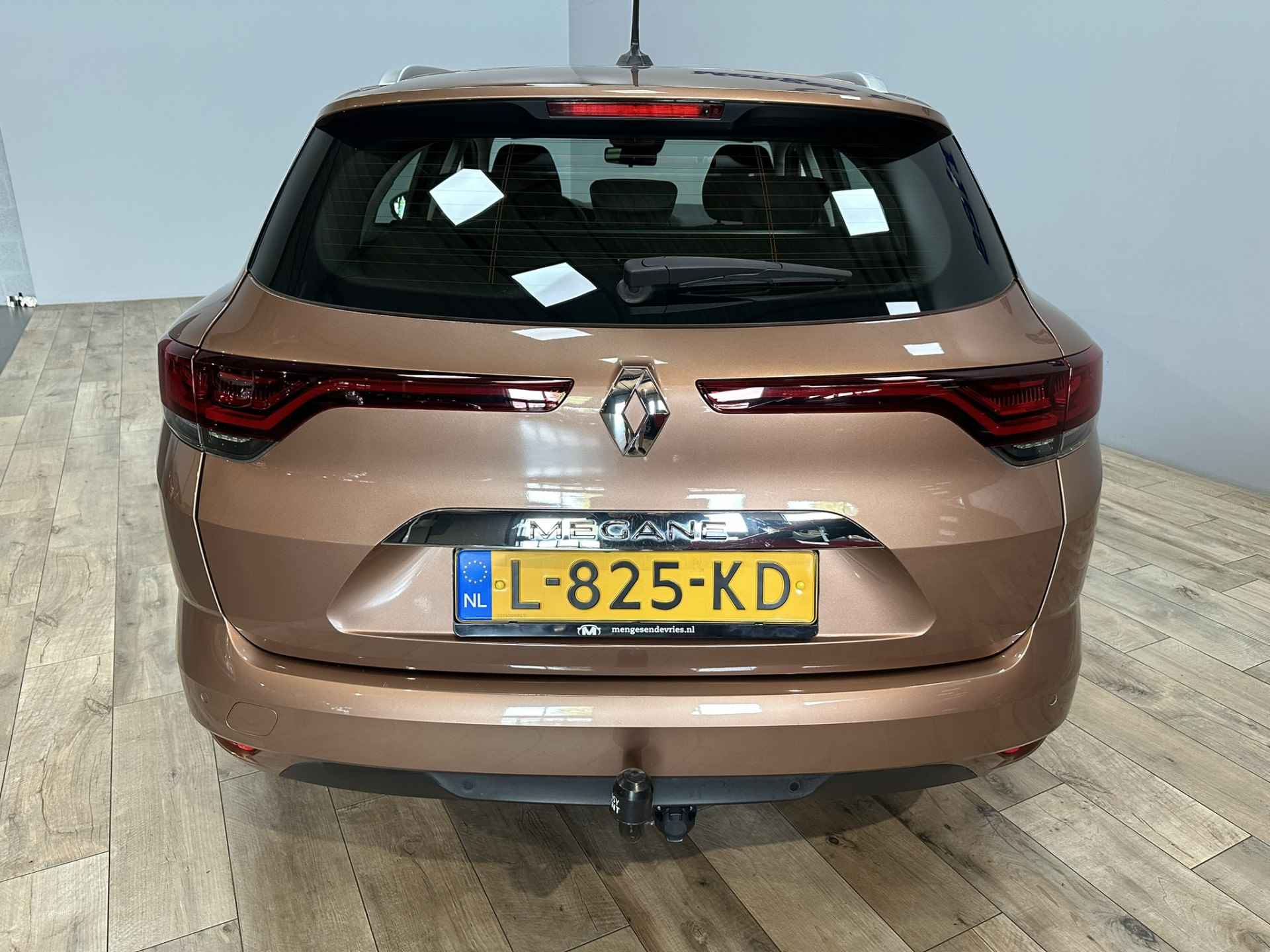 Renault Mégane Estate 1.3 TCe Business Zen Airco ECC | LED | Trekhaak | Camera | Navigatie | Cruise Control | Apple Carplay Android Auto | Isofix | NAP | - 4/35