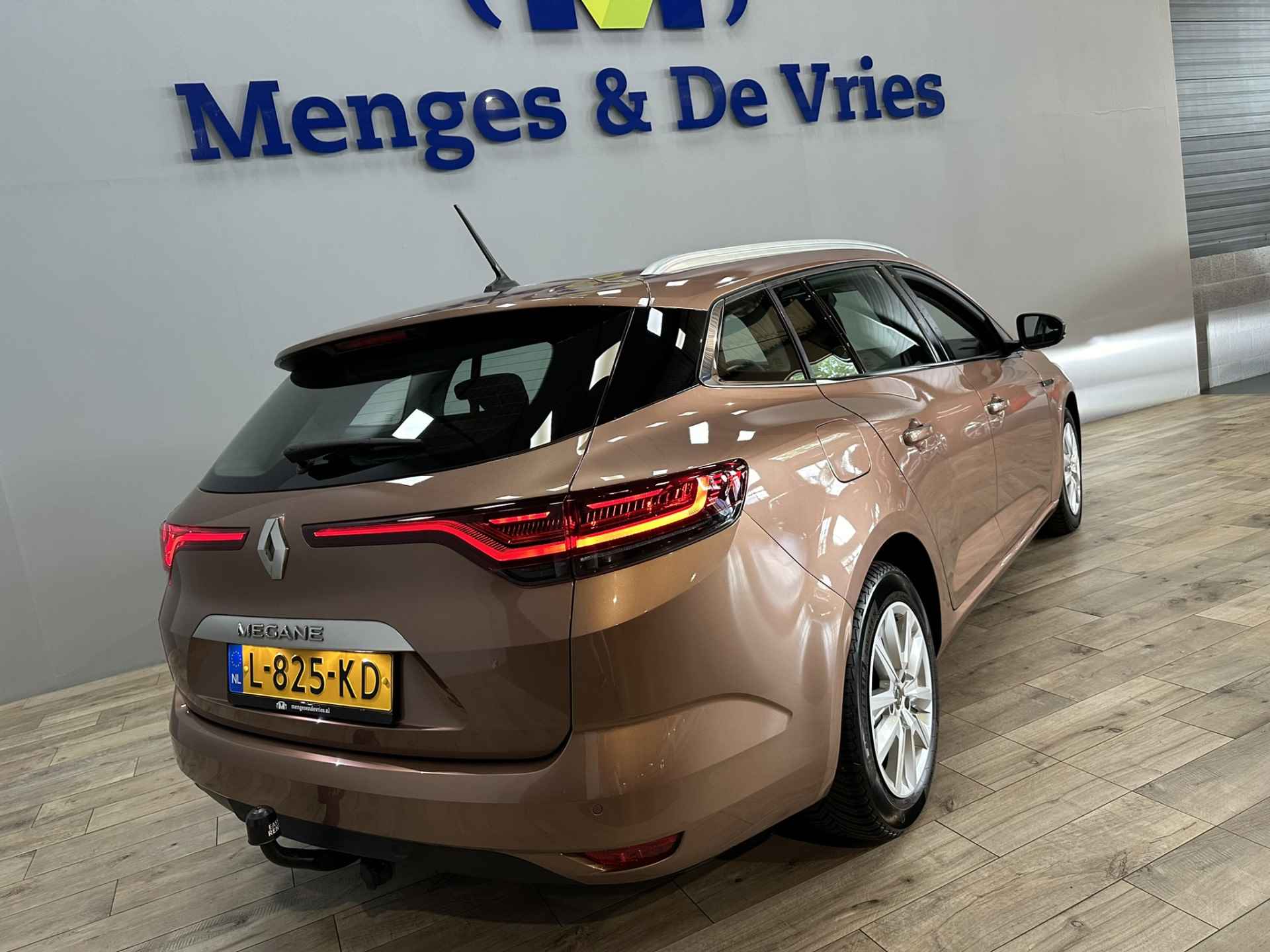 Renault Mégane Estate 1.3 TCe Business Zen Airco ECC | LED | Trekhaak | Camera | Navigatie | Cruise Control | Apple Carplay Android Auto | Isofix | NAP | - 35/35