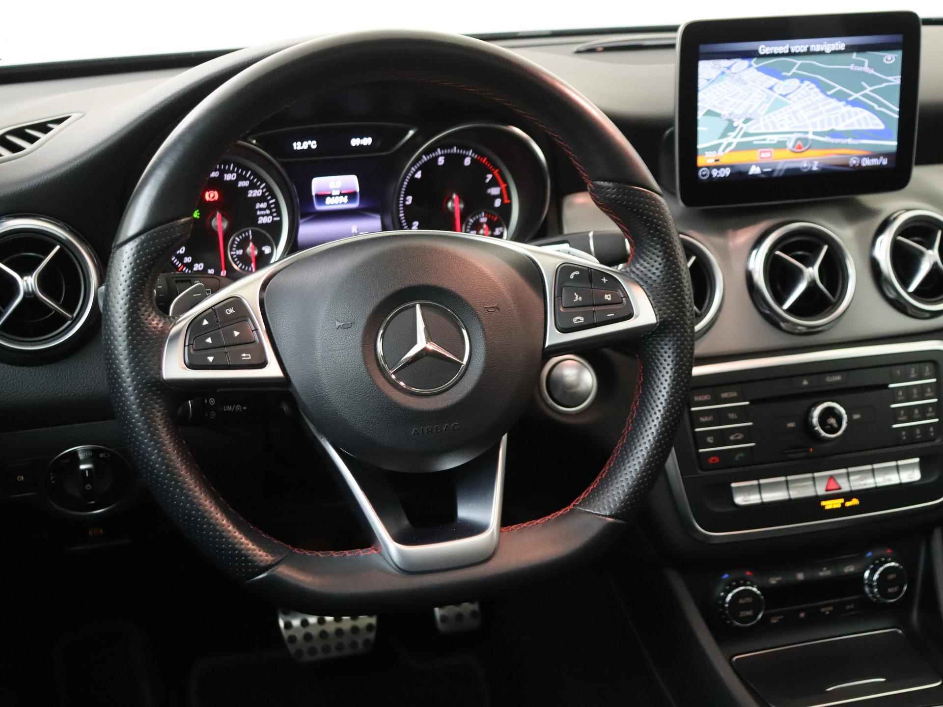 Mercedes-Benz GLA-klasse 180 Business Solution AMG / Stoelverwarming / Achterutrijcamera / Panaroma-schuifdak / - 12/33